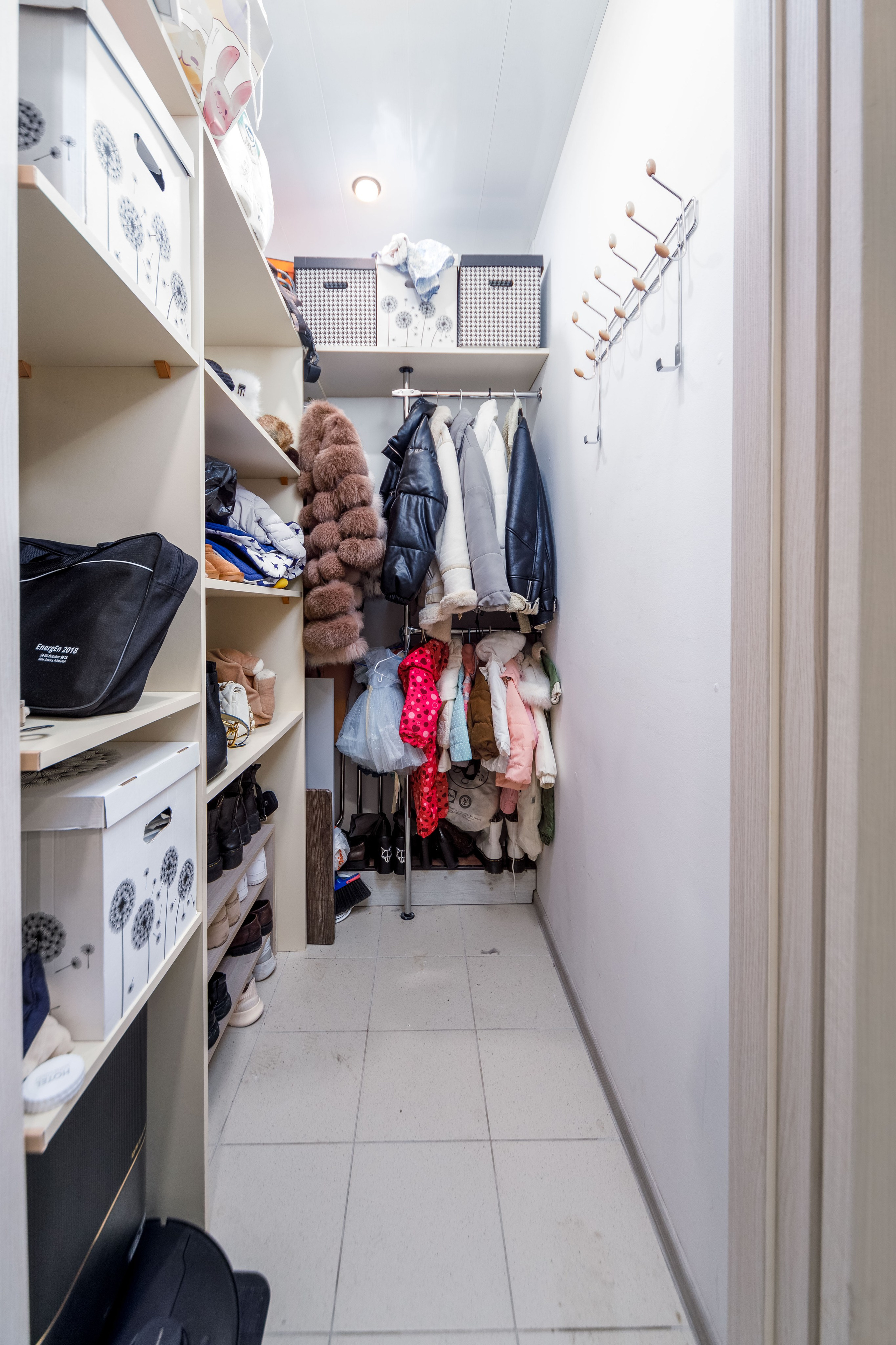 Фото интерьера гардероба в двухкомнатной квартире в ЖК Минск Мир