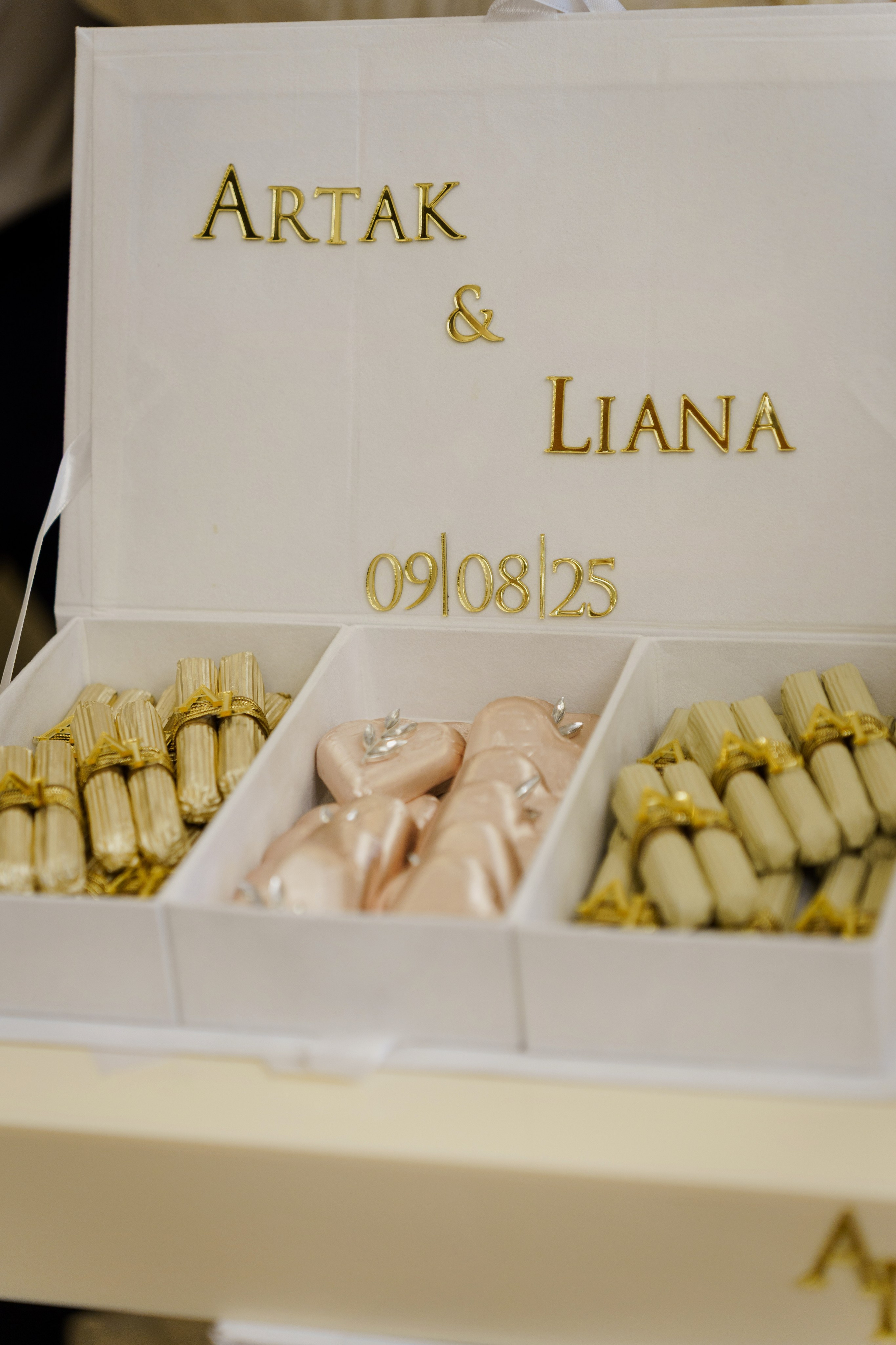 Сватовство в Краснодаре от лучших свадебных фотографов и операторов ТВИНС СТУДИО. ТВИНС СТУДИО — лучшие свадебные фотографы и видеографы в Краснодаре