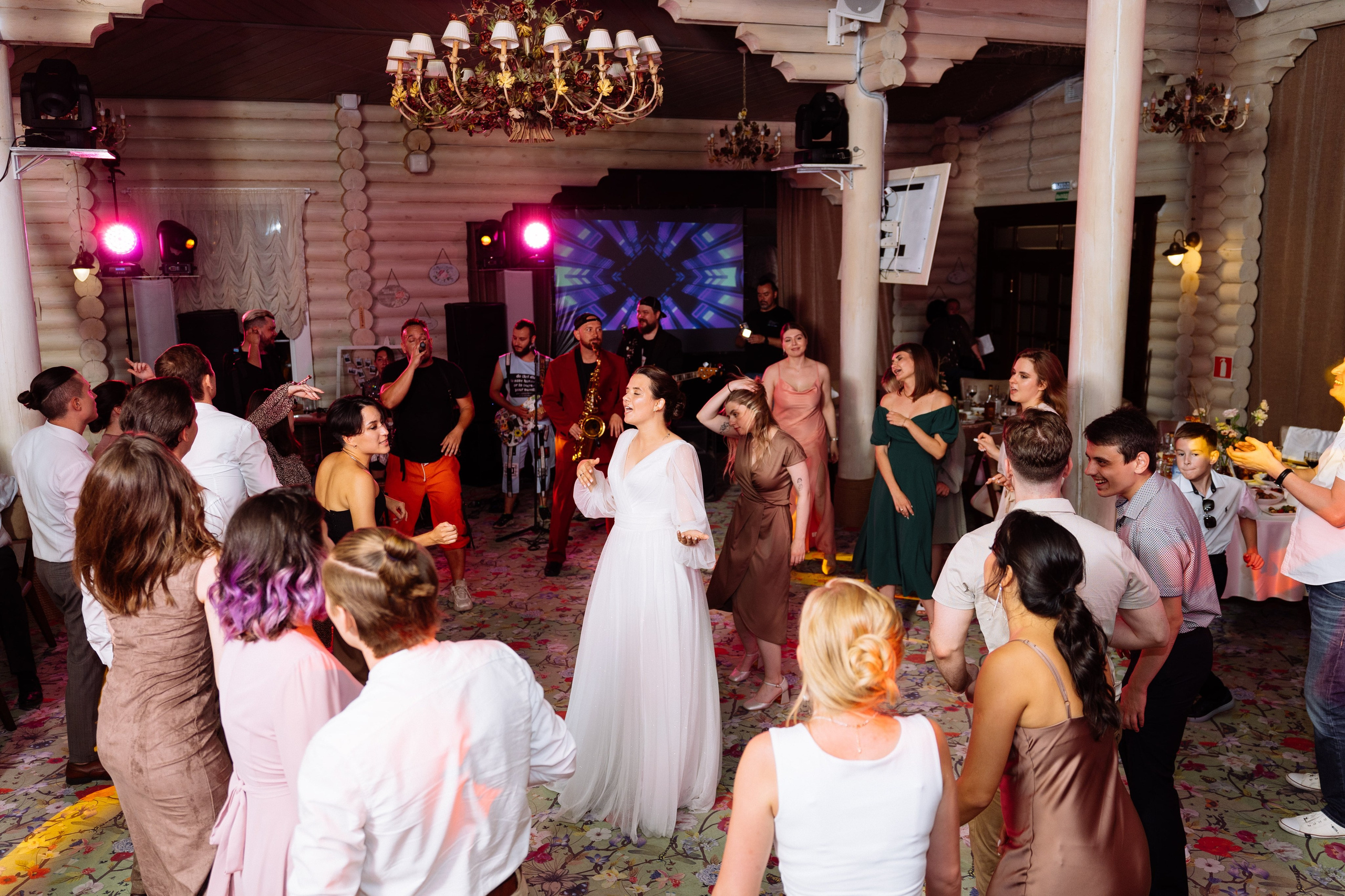 Свадьба Олега и Виктории в клубе «Ближняя дача»