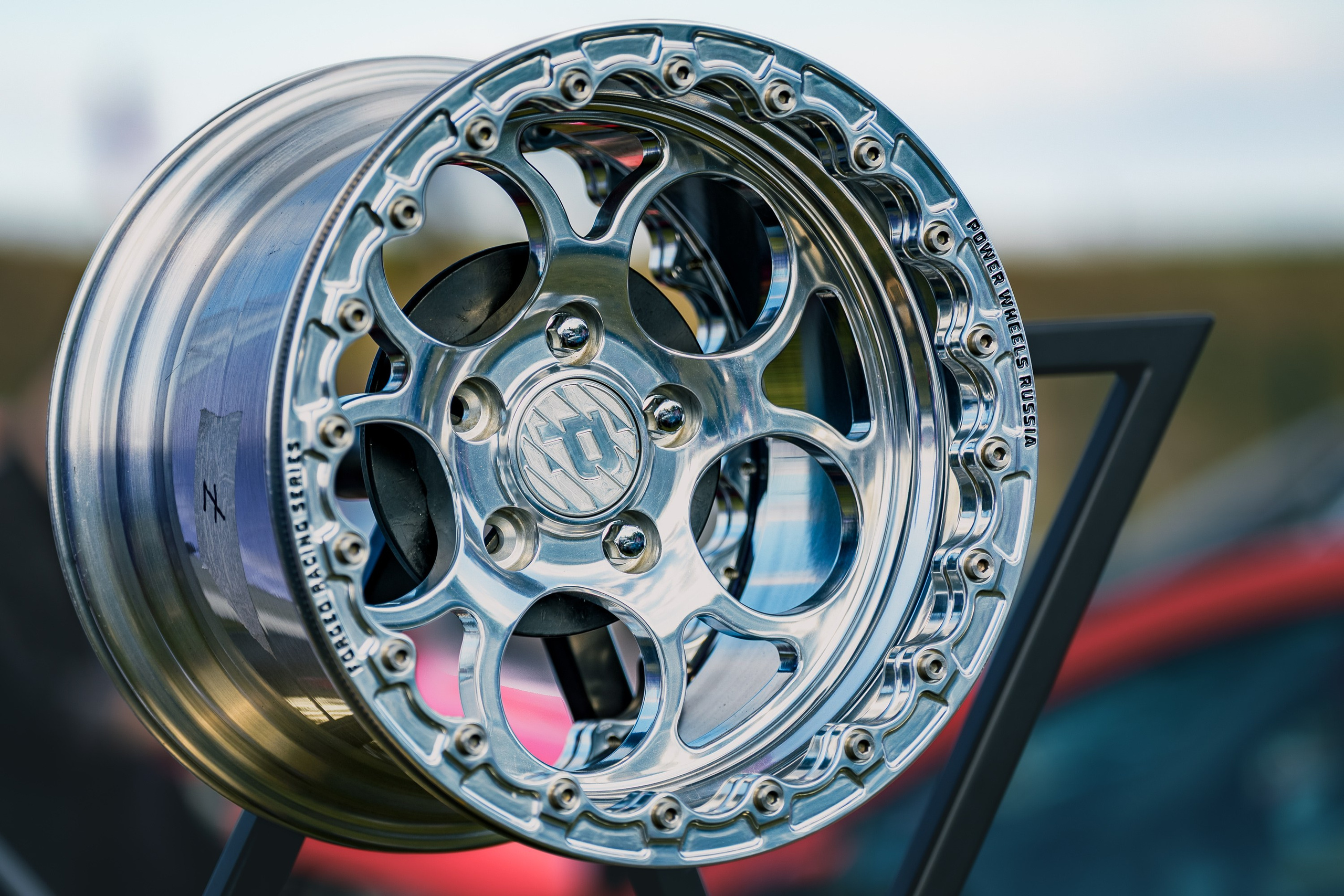 Полированный кованый диск PowerWheels крупным планом
