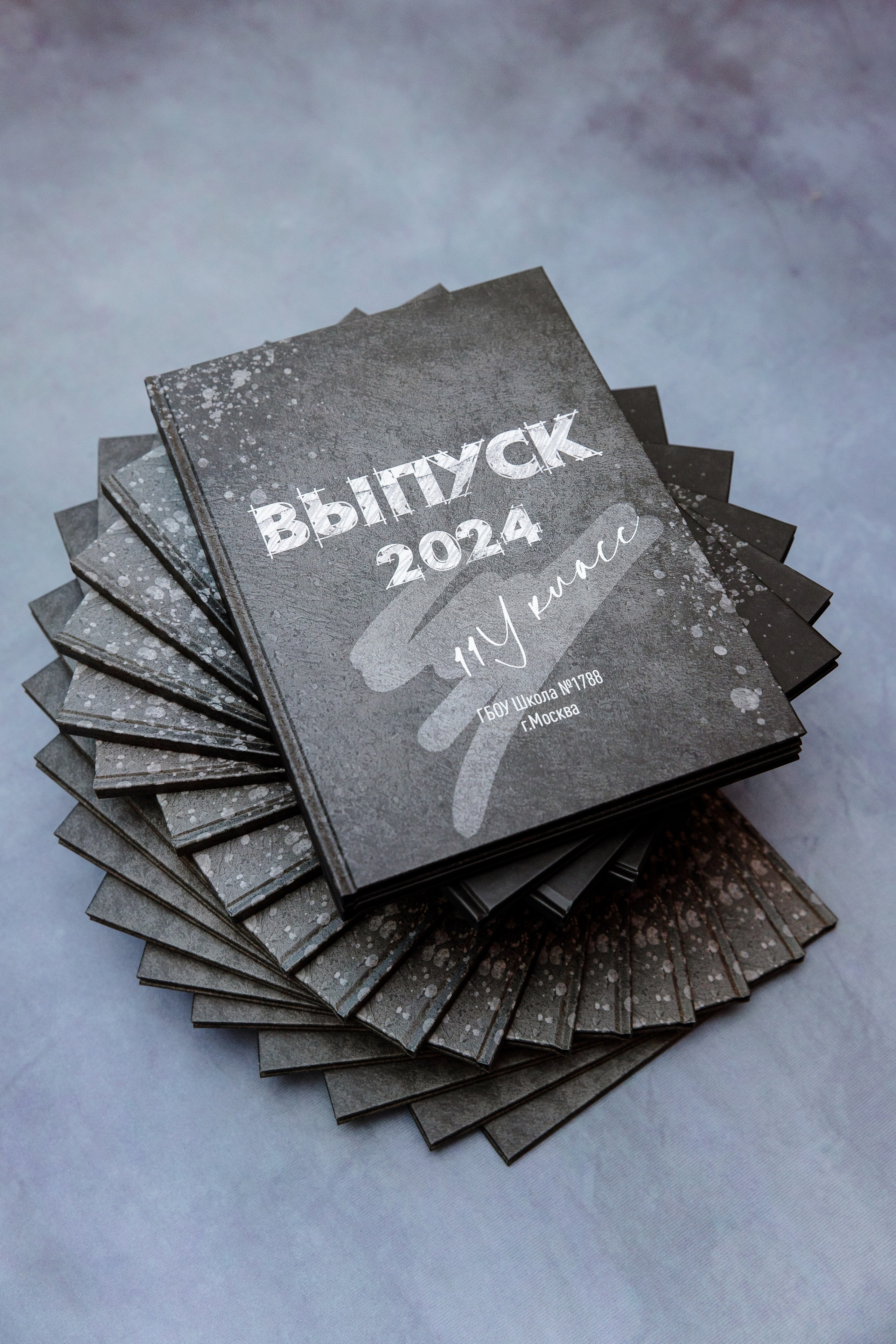 Выпускные альбомы 11 «У» класс — 2024. Семейный и детский фотограф в Москве Тихонова Ксения