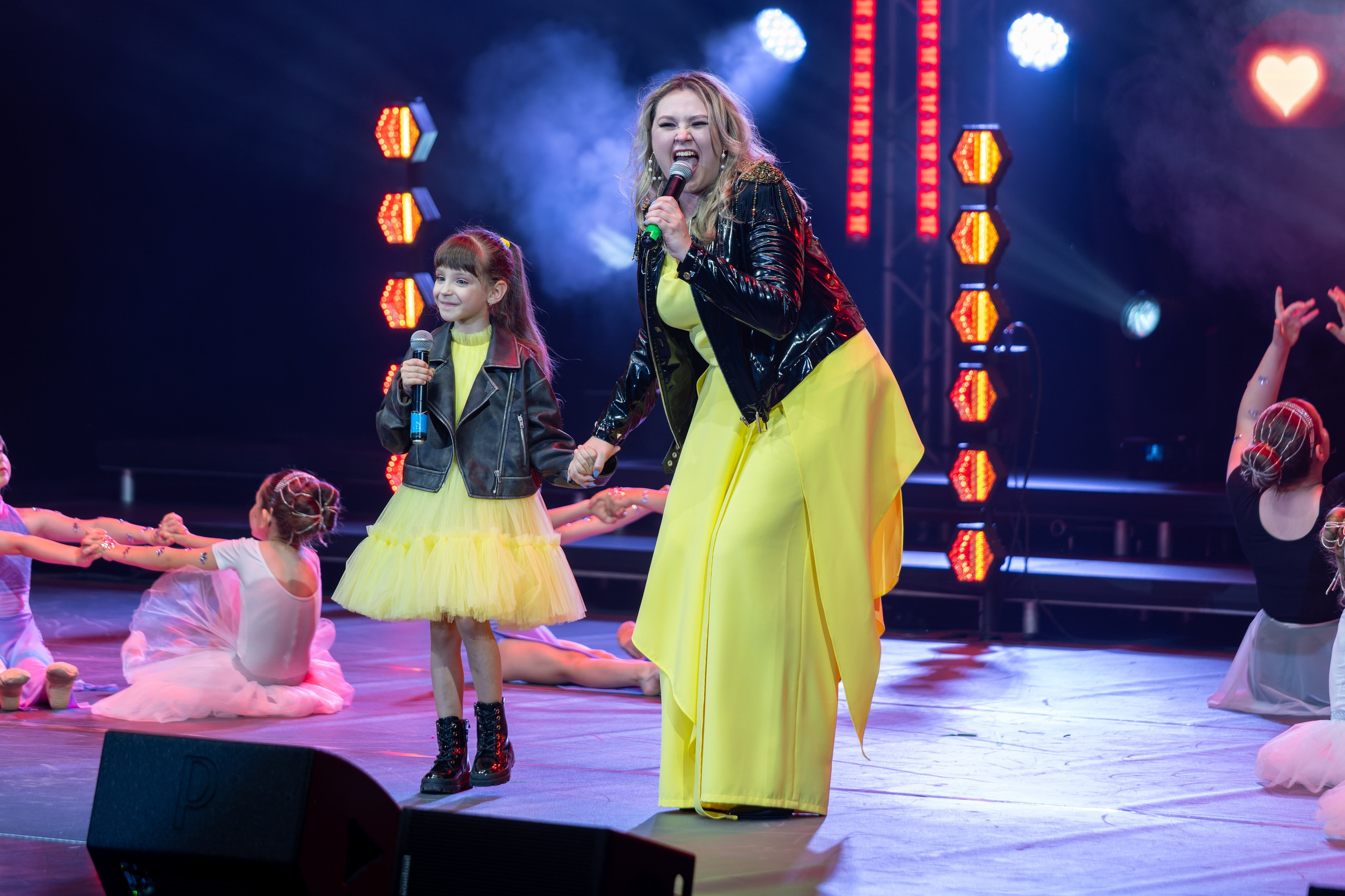 сцена окружной общественный центре имени Моссовета