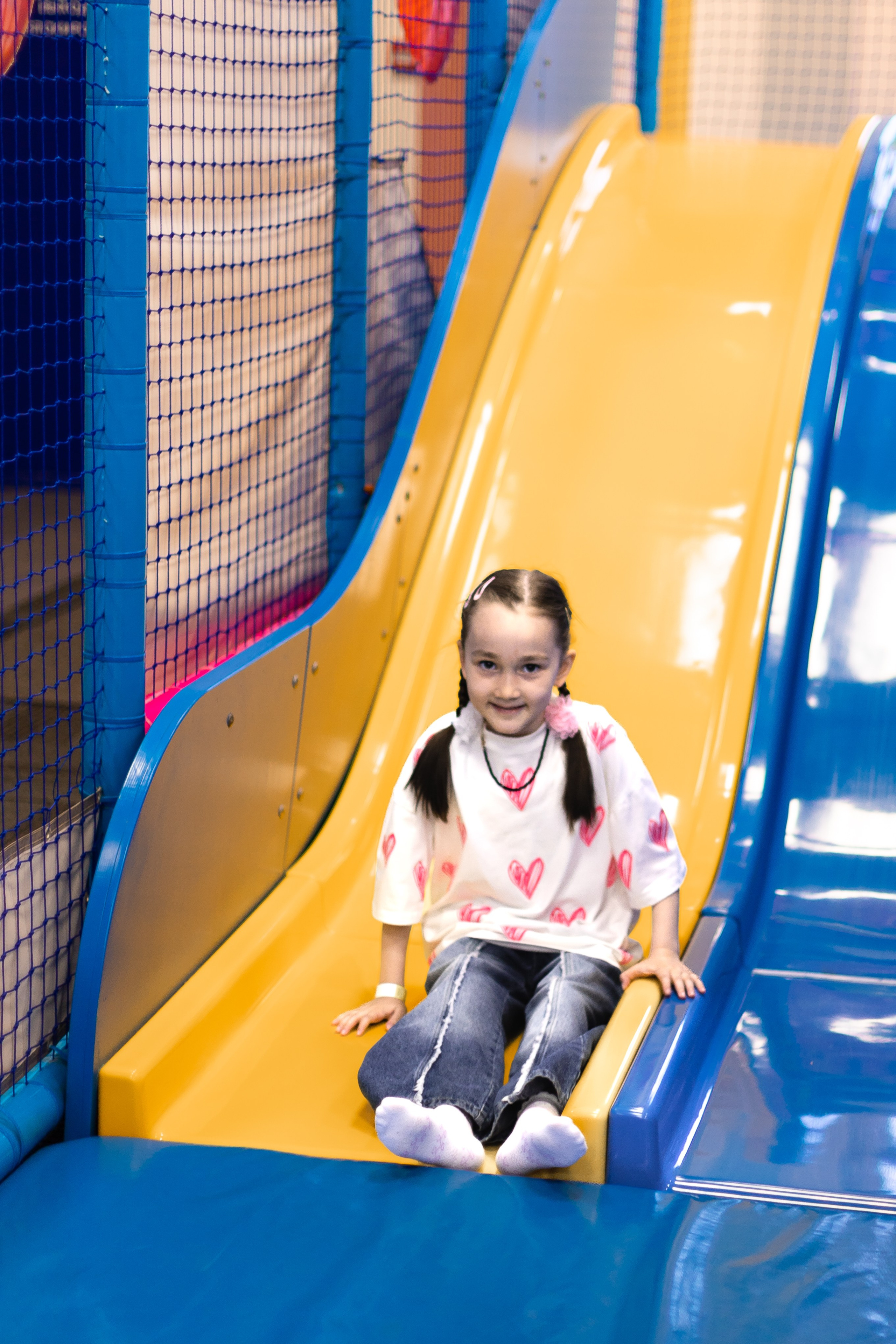 Мадина в цветущем парке. Семейный и детский фотограф в Хабаровске Алевтина Проскурякова