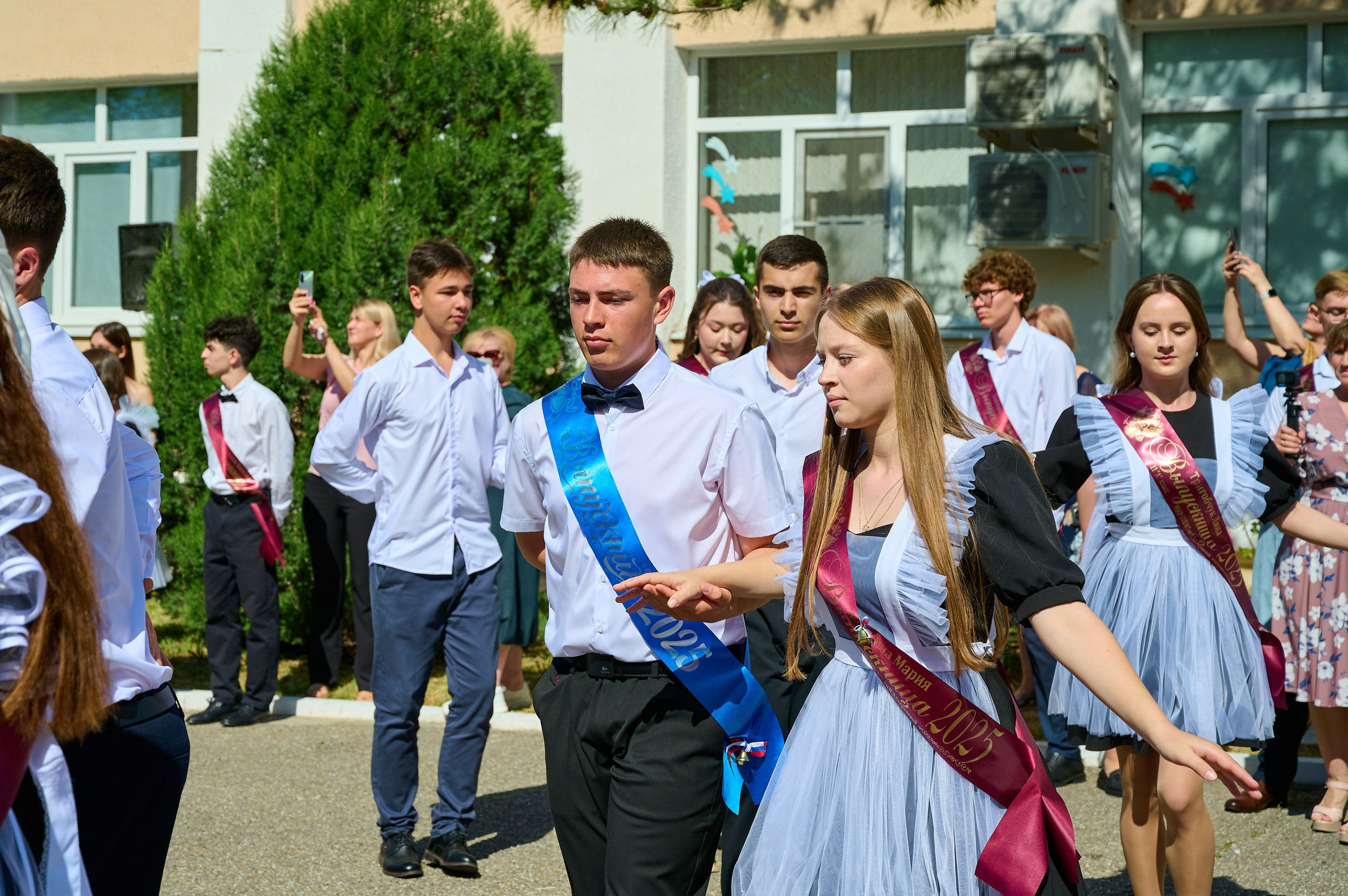 Последний звонок 2025. Жизнь курорта Кабардинка в фотографиях