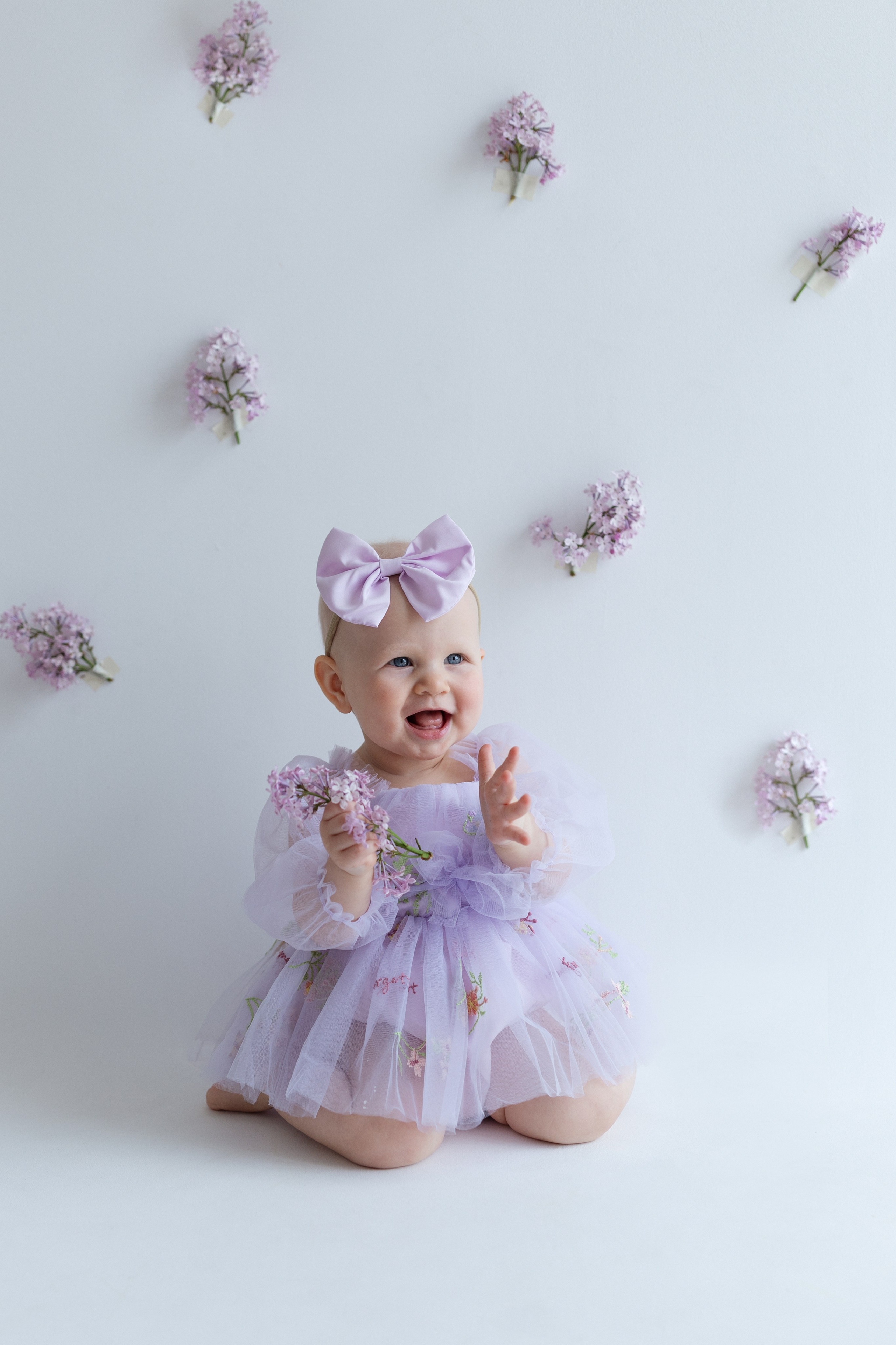 Малышки и сирень. Фотограф на годик Хабаровск Детский и семейный фотограф в Хабаровске Юлия Матвиенко