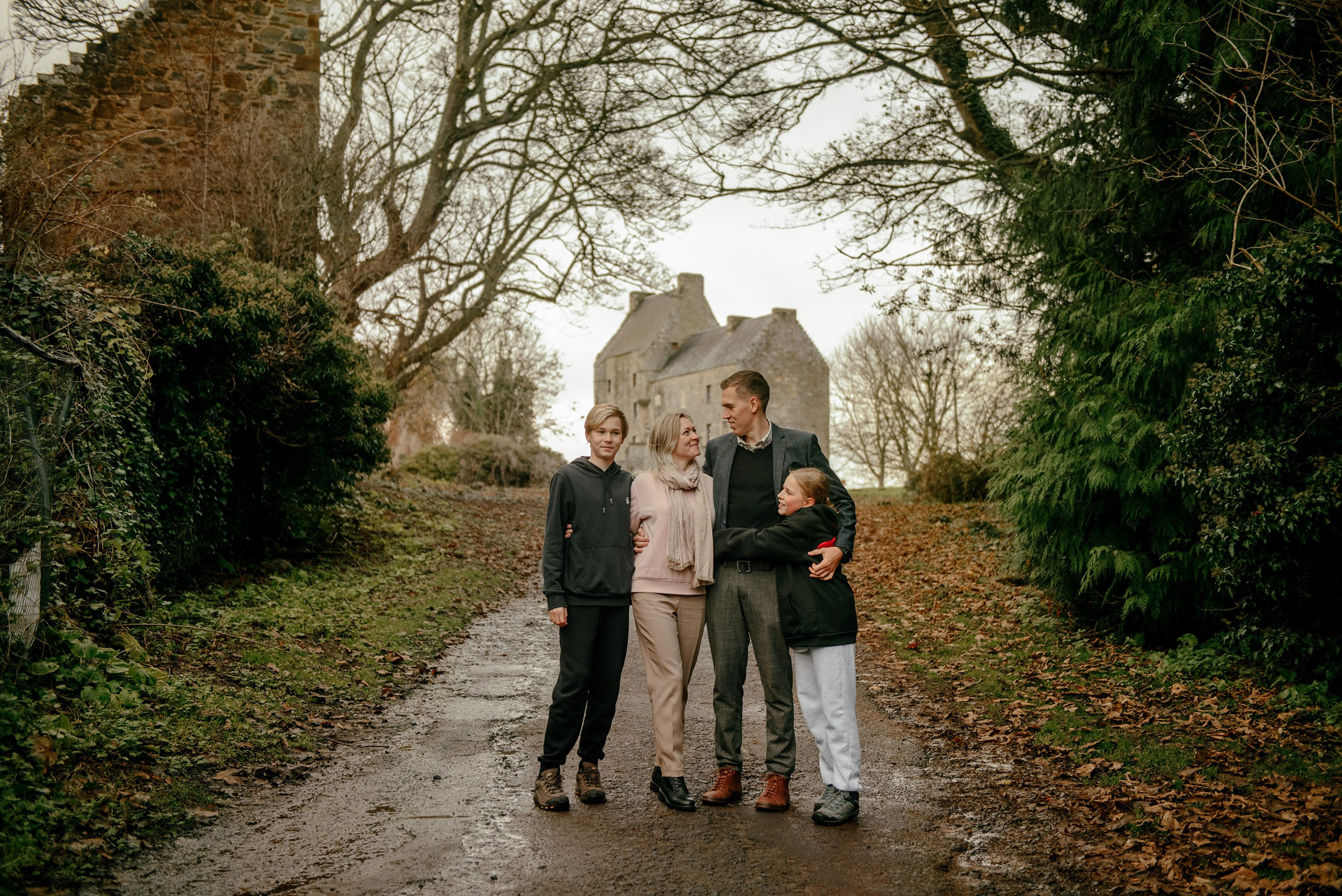 family photo shoot in Scotland, photo shoot at the castle