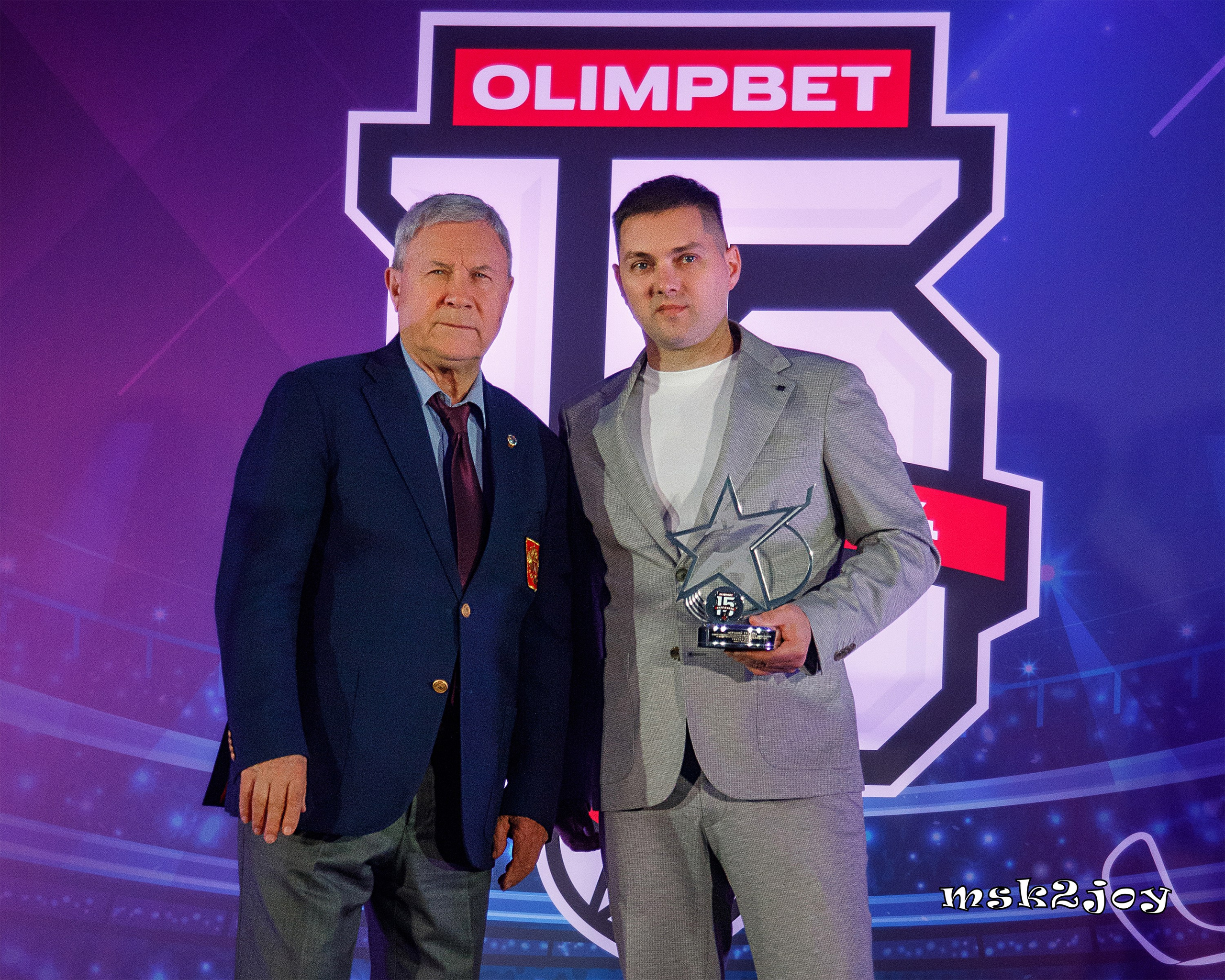 Мастер спорта и заслуженный тренер СССР - Тузик Игорь Николаевич и Лучший тренер МХЛ сезона 2023-2024 Олег Михайлович Таубер («Локо») на церемонии закрытия сезона