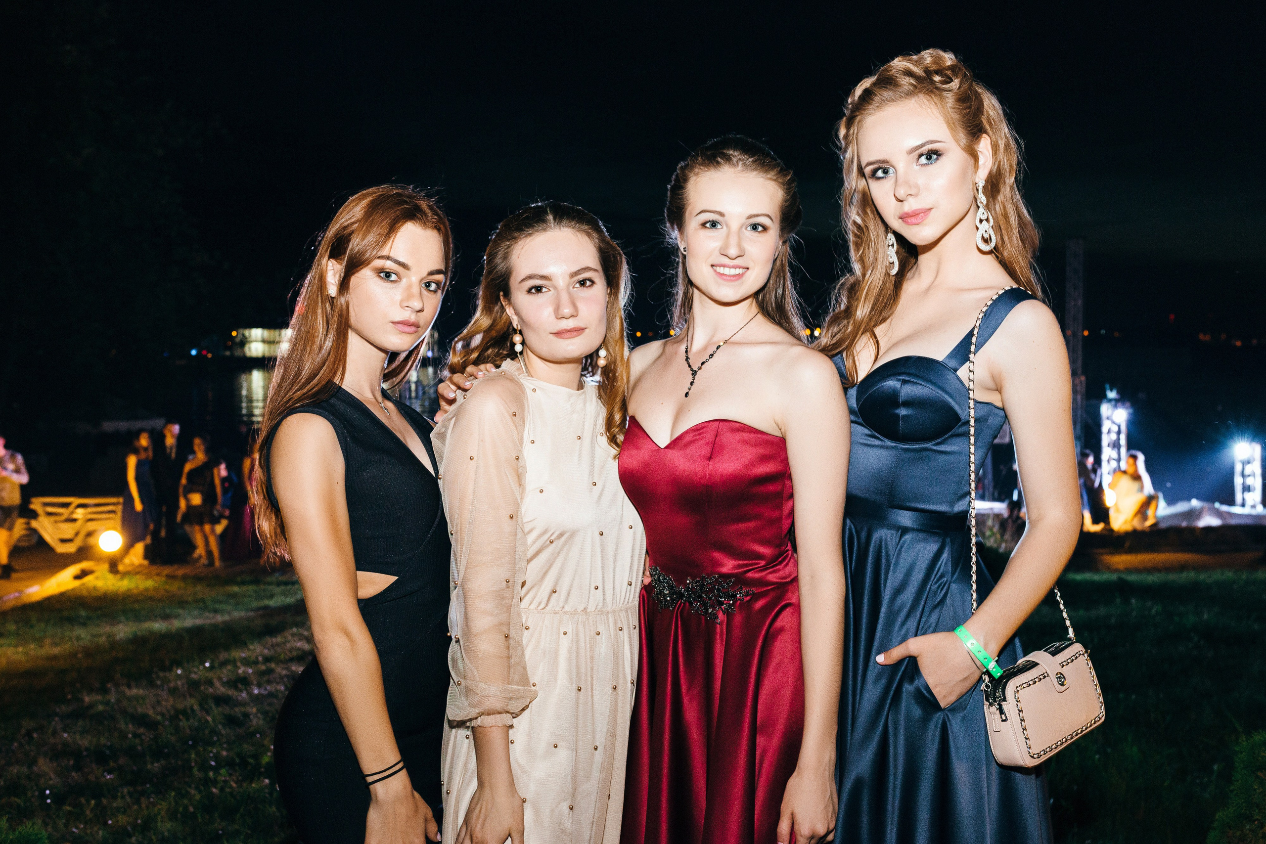 Фотограф на выпускной в Москве, заказать услуги фотосъёмки — Цены и стоимость услуг профессионального фотографа на выпускной