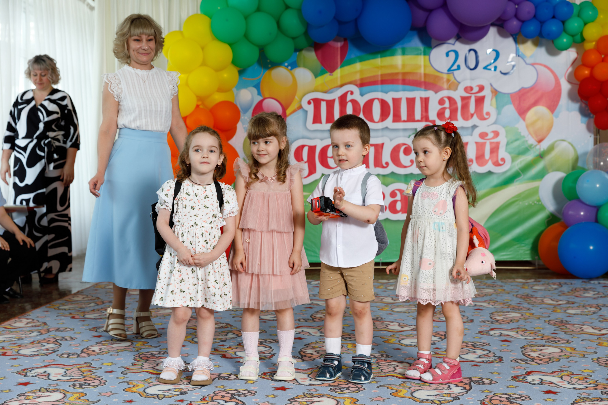 Выпускной в детском саду № 81. Фотограф Анна Телекаева, выпускные альбомы, семейные и репортажные съемки в Омске
