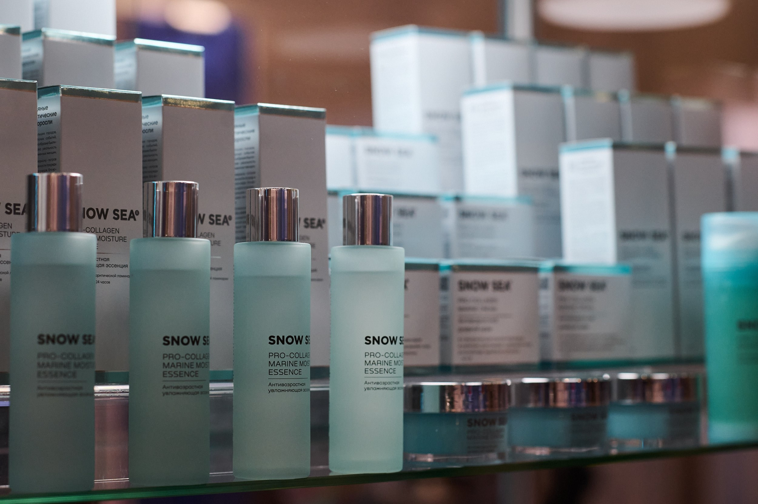 Продукция компании Snow Sea на выставке Seafood Expo Russia 2025. Репортажная съёмка, Экспофорум, Санкт‑Петербург.