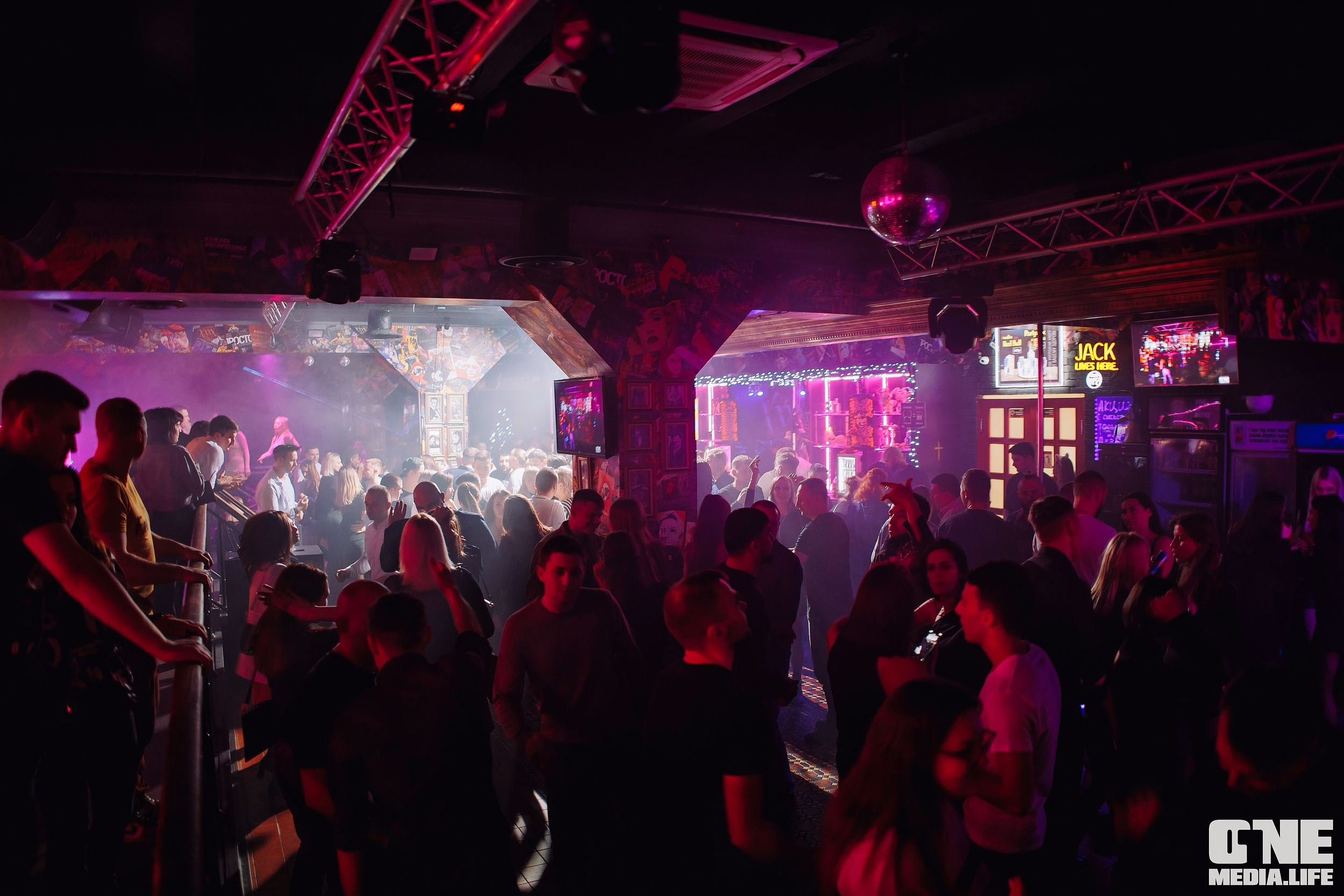 Фоторепортаж из бара XxxX. One Media Life: фоторепортажи, фотоотчеты с мероприятий и заведений