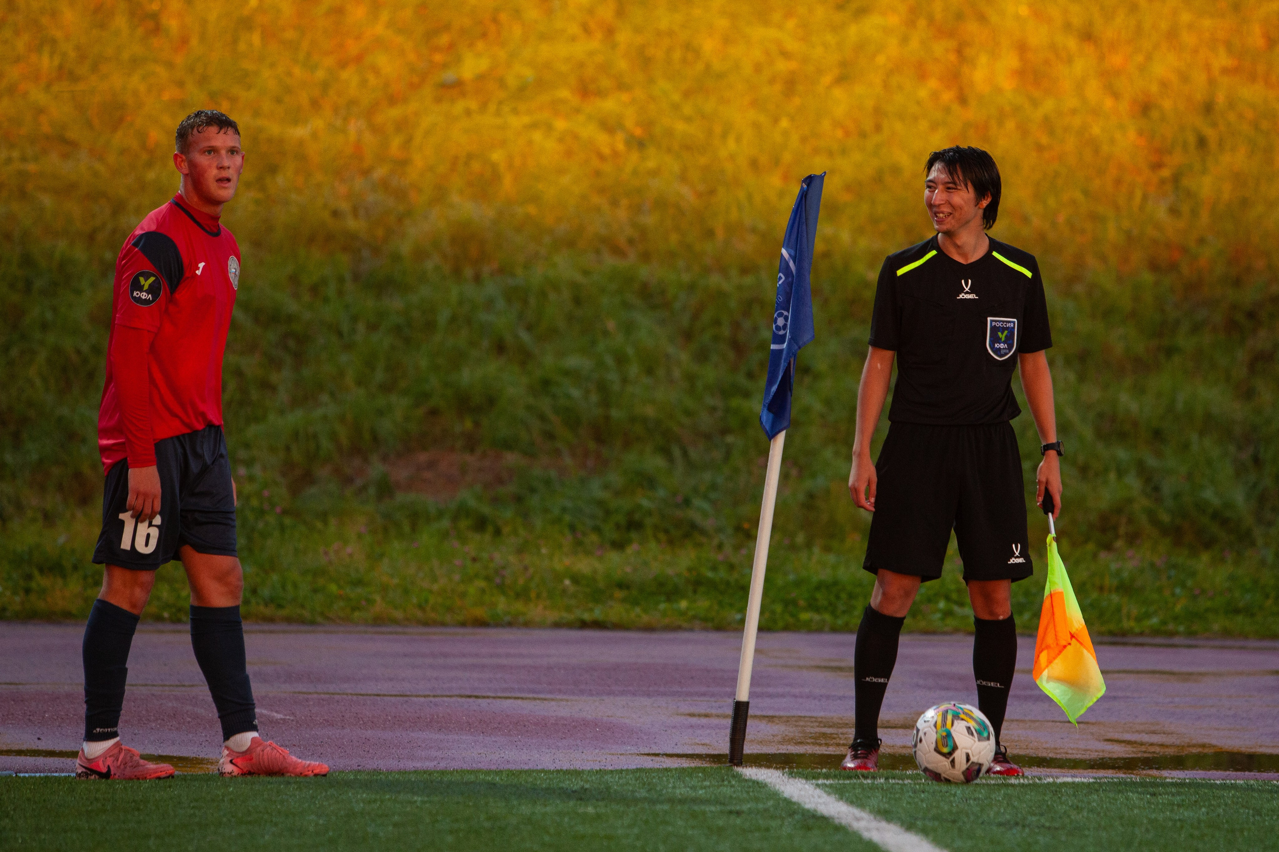 Матч юношеской футбольной лиги между командами СШ «Сахалин» и «СШОР № 1» (Комсомольск-на-Амуре) (U-18). Кутузов Евгений Фотограф в Южно-Сахалинске