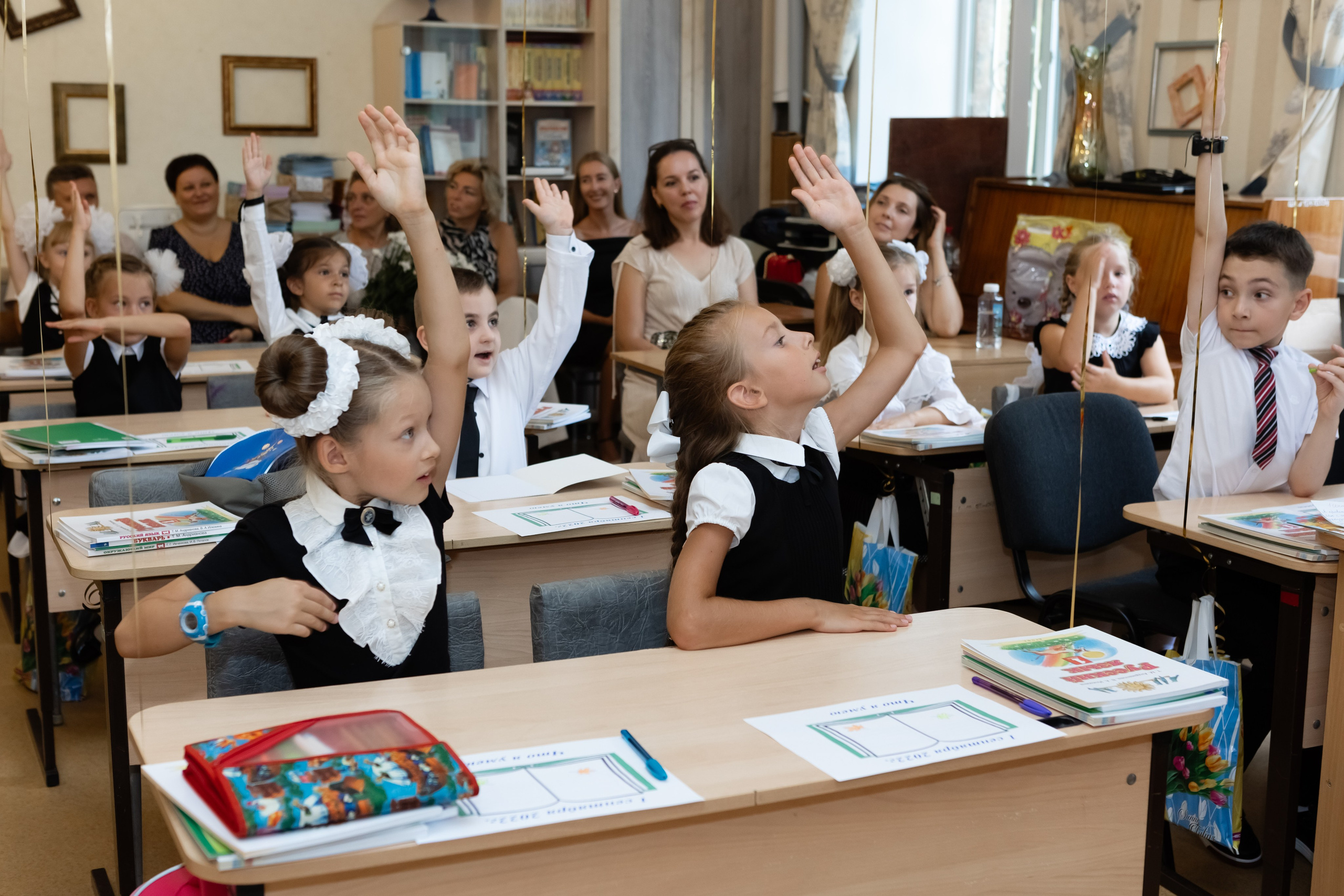 Первый раз — в первый класс. Фотосессия первоклассников 1 сентября. Свадебный фотограф, фотосъемка в Крыму, Севастополе, Симферополе, Ялте