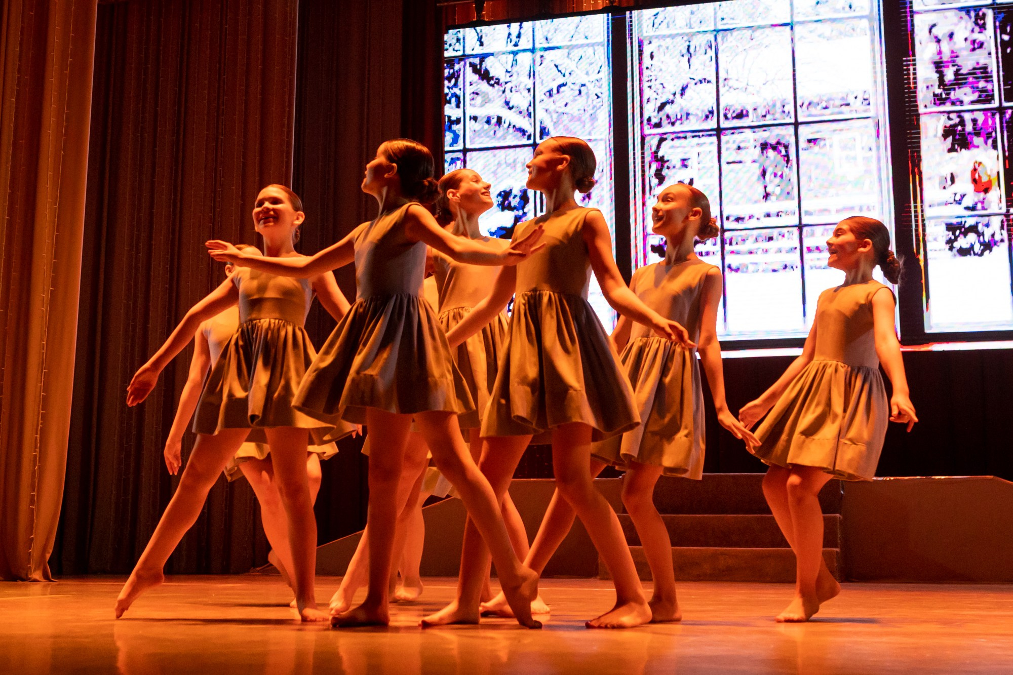 Отчётный концерт Театра Свободного Танца -2025. Фотограф в Оренбурге. Профессиональный фотограф