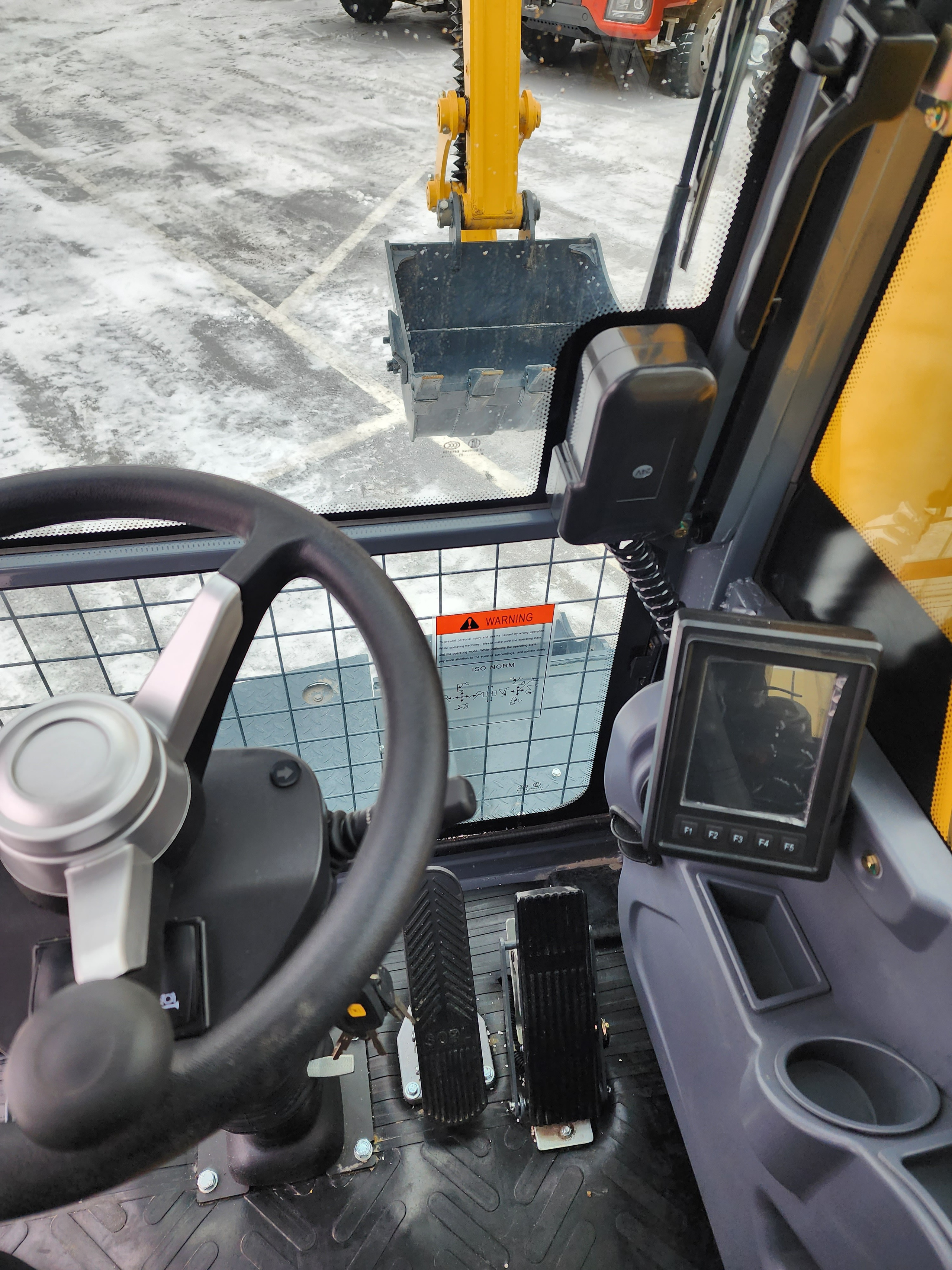 Фото кол. экс. Beezone BX80W. Продажа и обслуживание грузовой техники и спецтехники в г. Новосибирск компания СТИ