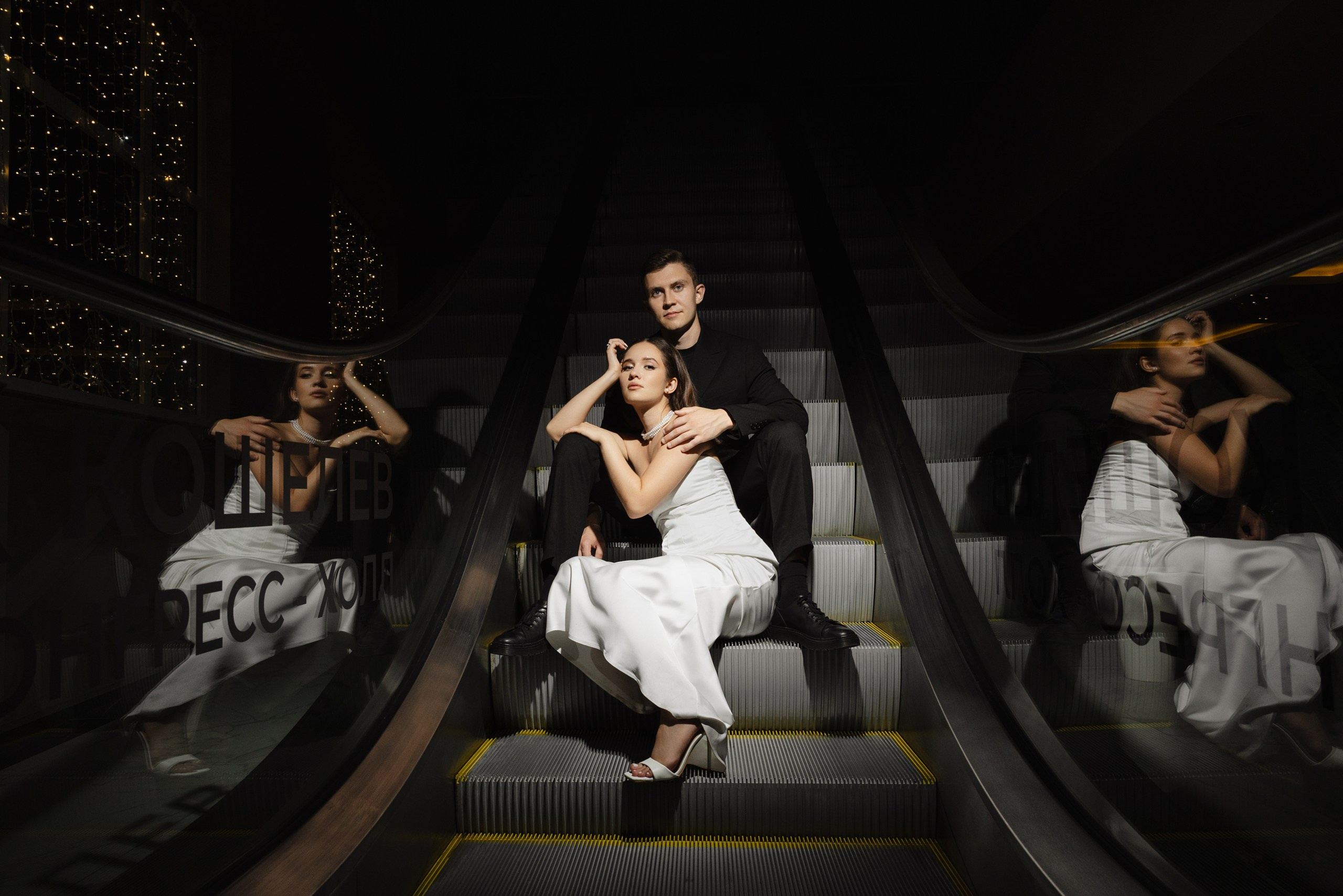 Здравствуйте! Я свадебный фотограф из Ульяновска, работаю в том числе по всей России и с выездом за границу. Снимаю свадьбы, lovestory, корпоративы, светский репортаж. Провожу обучение по фотографии, мастер-классы и воркшопы для других фотографов.