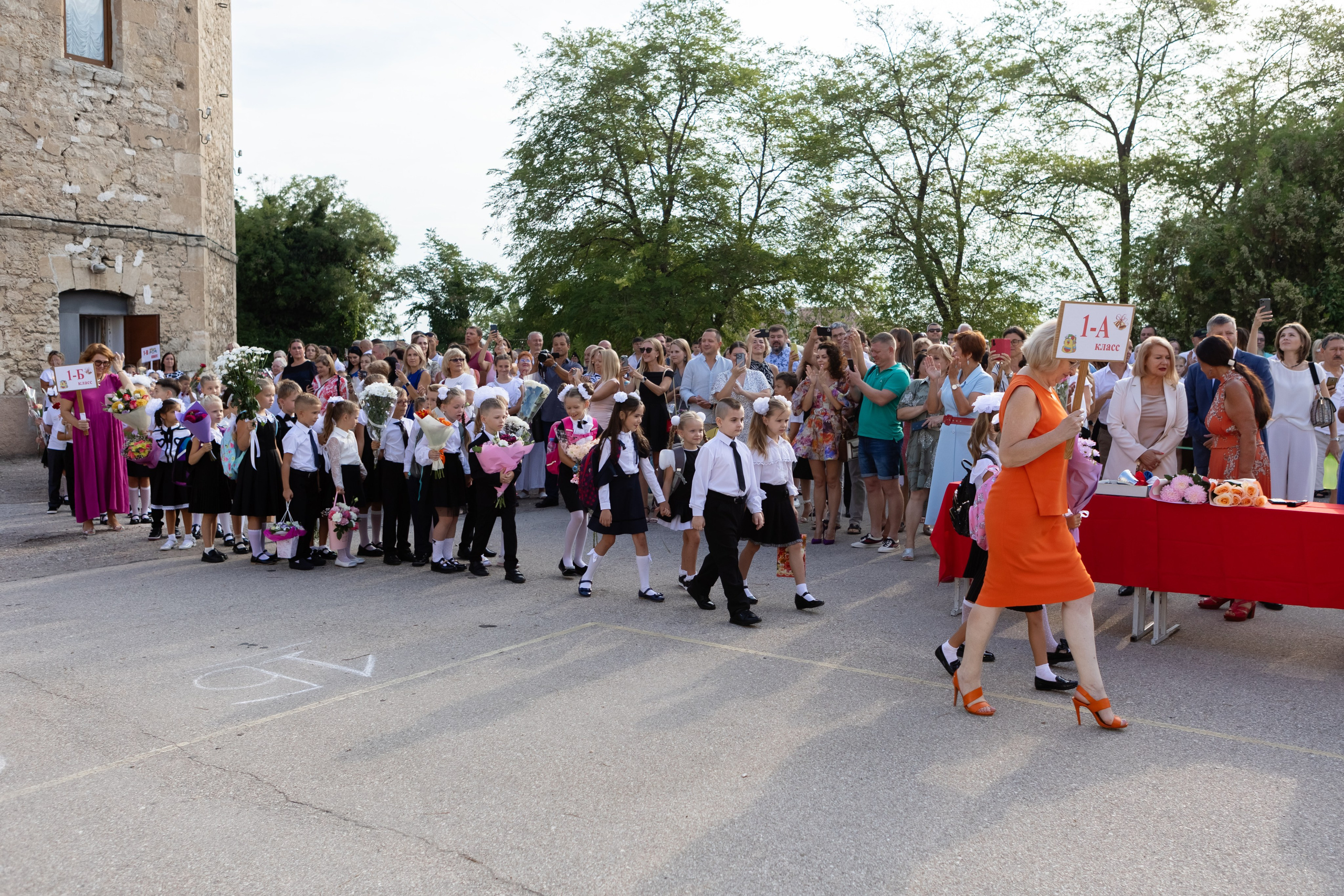 Первый раз — в первый класс. Фотосессия первоклассников 1 сентября. Свадебный фотограф, фотосъемка в Крыму, Севастополе, Симферополе, Ялте