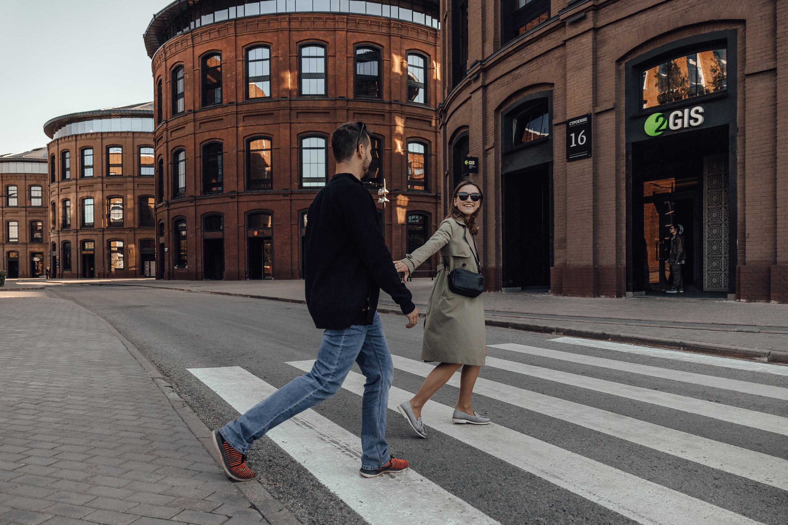 Lovestory в бизнес-квартале Арма. Свадебный фотограф в Москве Дарья Олендарёва