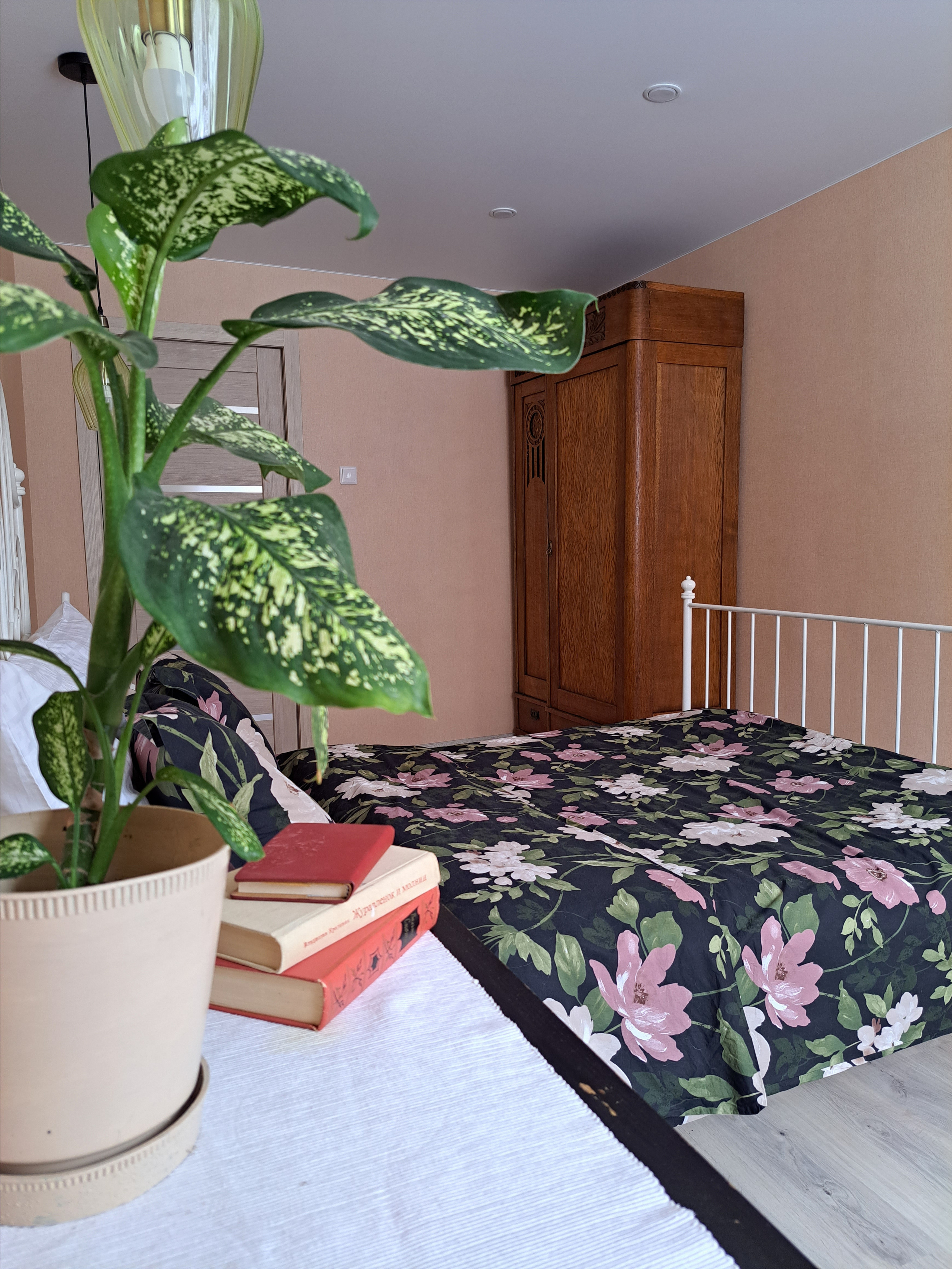 Екатеринбург. Квартира с антиквариатом. Хоумстейджинг и дизайн. Екатеринбург