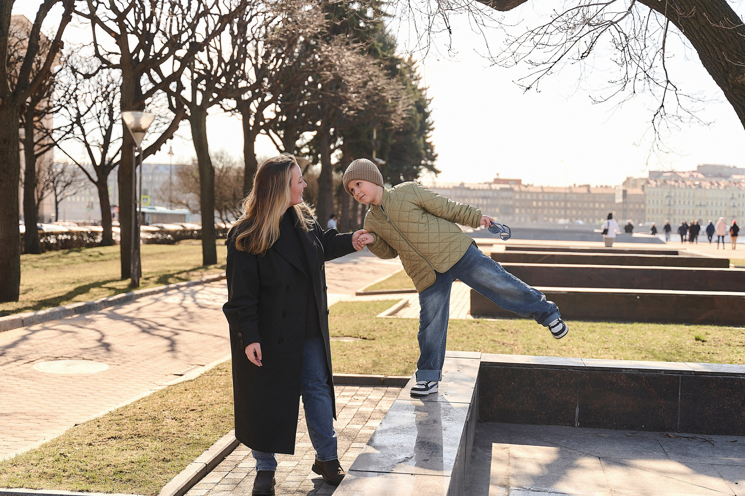 Весенняя прогулка на набережной. Семейный и детский фотограф Катерина Рожкова