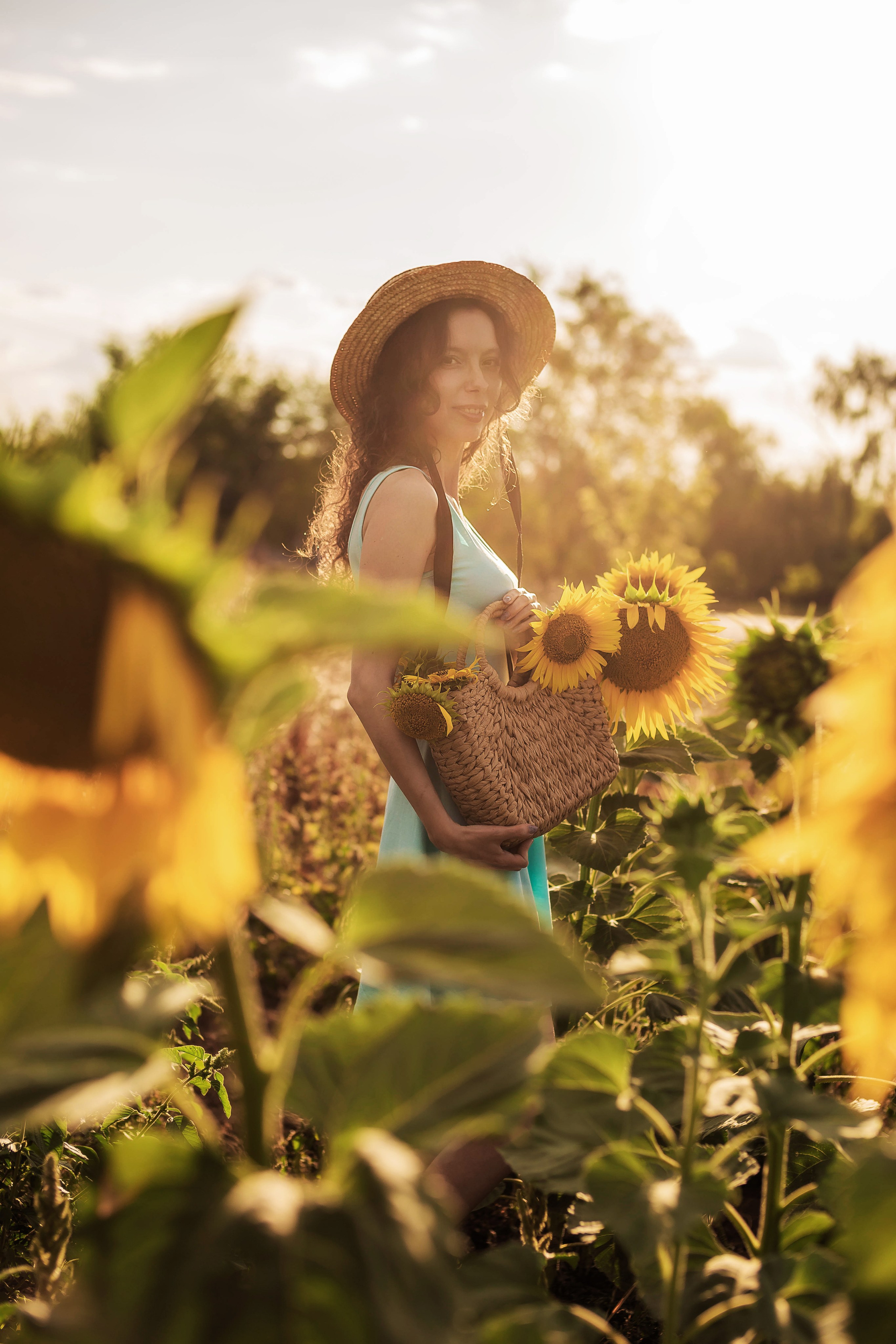 Фото в подсолнухах. Семейный фотограф в Саратове