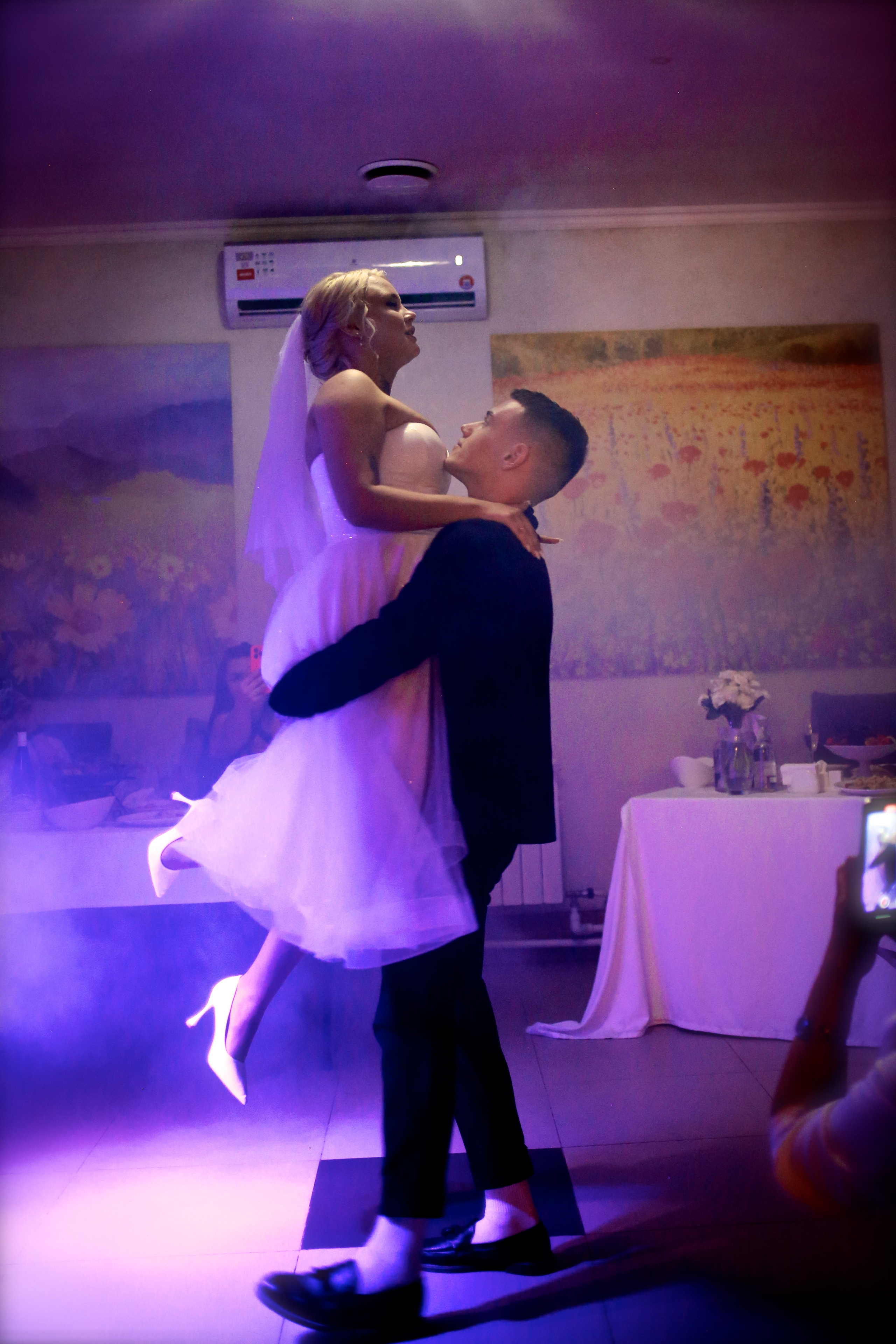 Свадебная репортажная фотосъёмка в ресторане. Свадебный и семейный фотограф-Королева Натали/Раменское-Жуковский-Москва/тел.+7 (985) 153-75-43