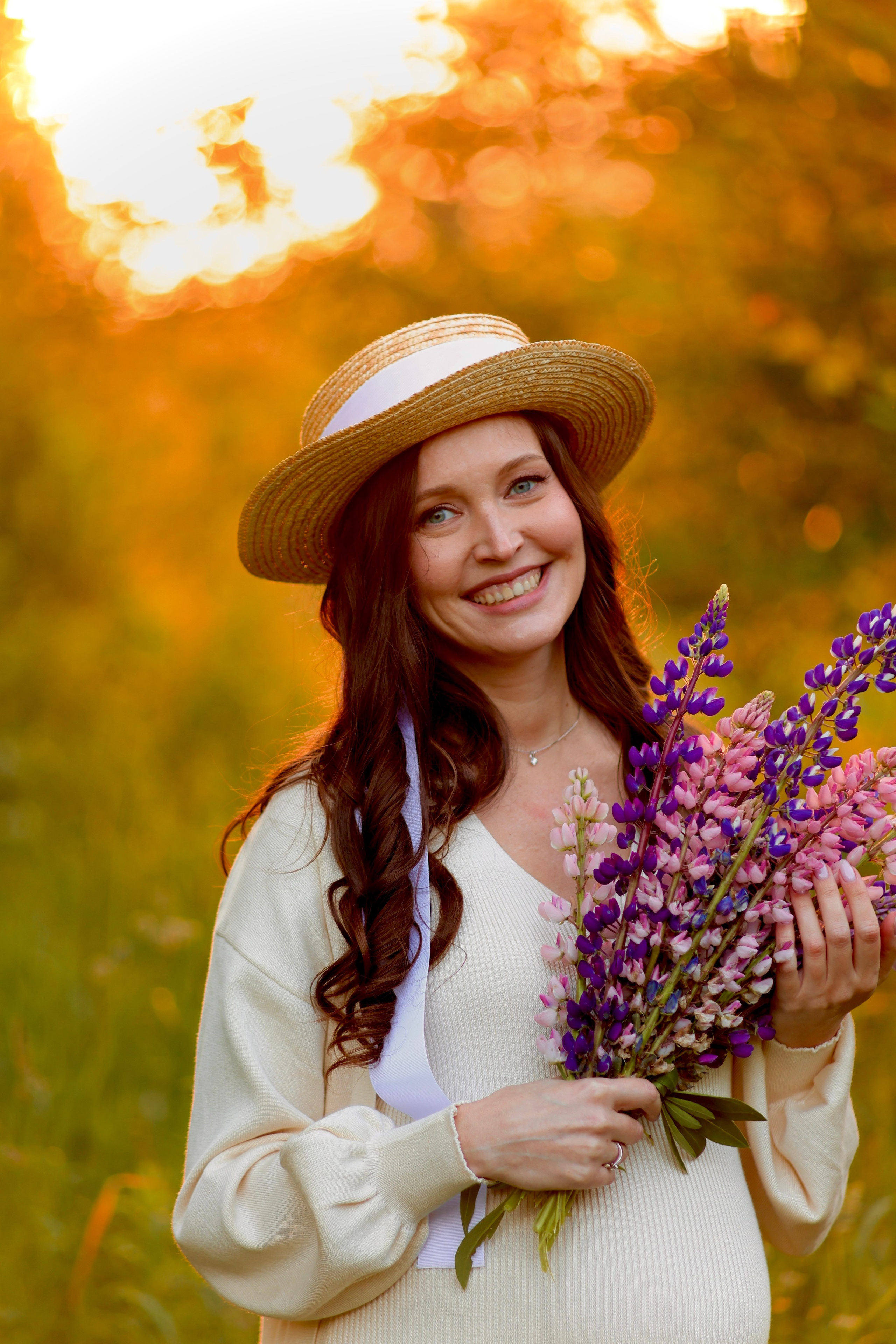 Фотосессия в люпинах. Свадебный и семейный фотограф-Королева Натали/Раменское-Жуковский-Москва/тел.+7 (985) 153-75-43