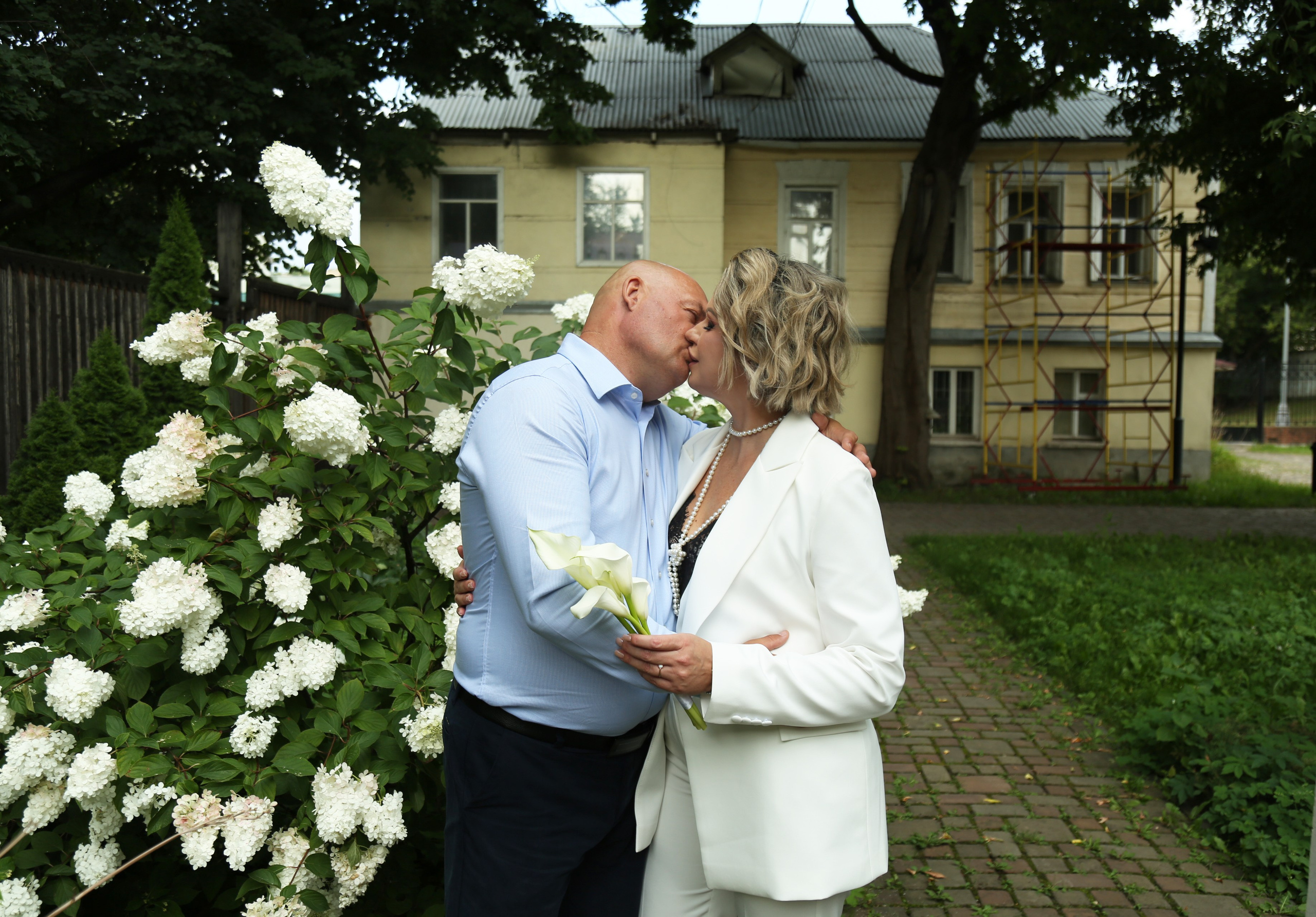 ЗАГСе Храма Матроны Московской свадебная фотосессия. Фотосессия в студии в Москве от профессионального фотографа услуги по доступным ценам