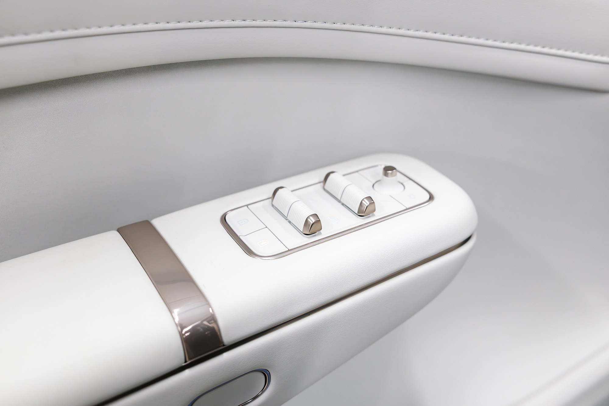 Lynk & Co 900 Ultra 2,0hyb 4WD AT (734 л. с.), 2025 г, 2,0 л бензин. Автосалон «Х-Авто»