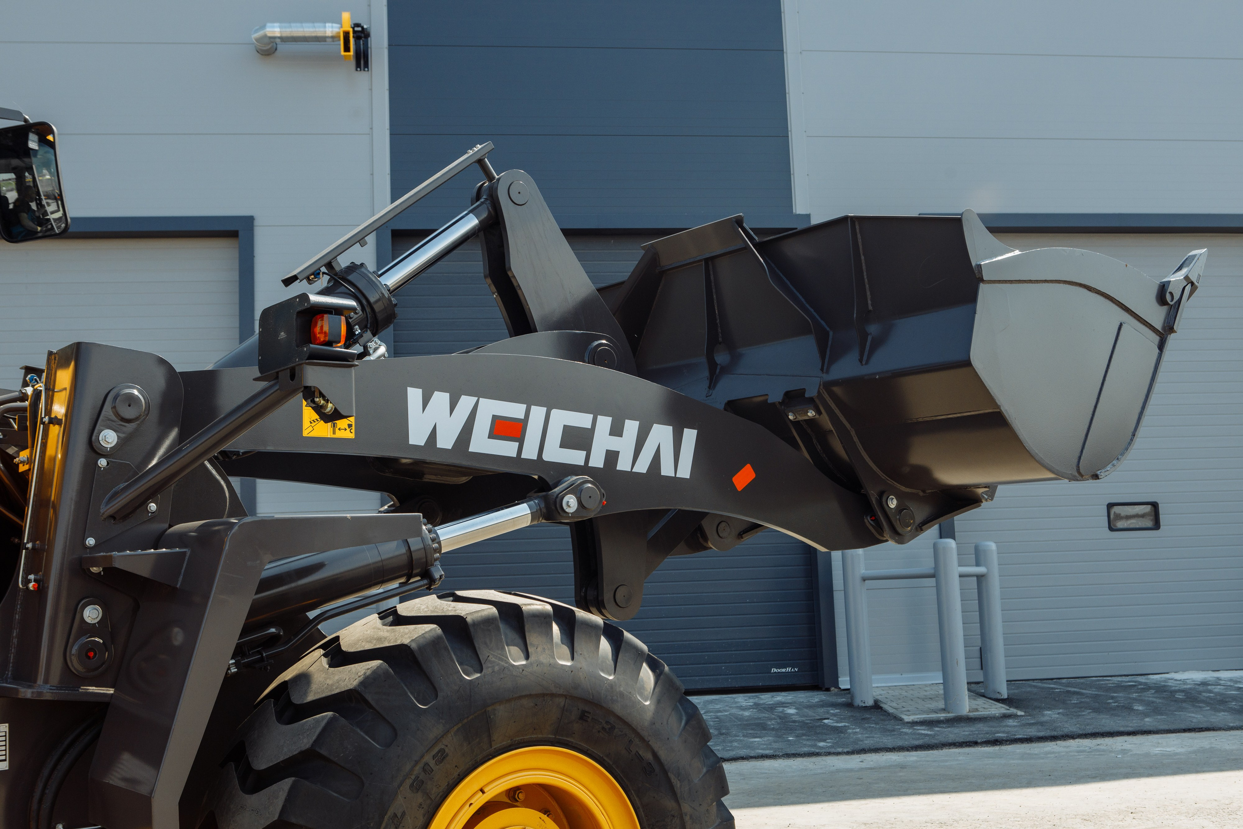 Фото фронт. погр. Weheavy WL856H. Продажа и обслуживание грузовой техники и спецтехники в г. Новосибирск компания СТИ