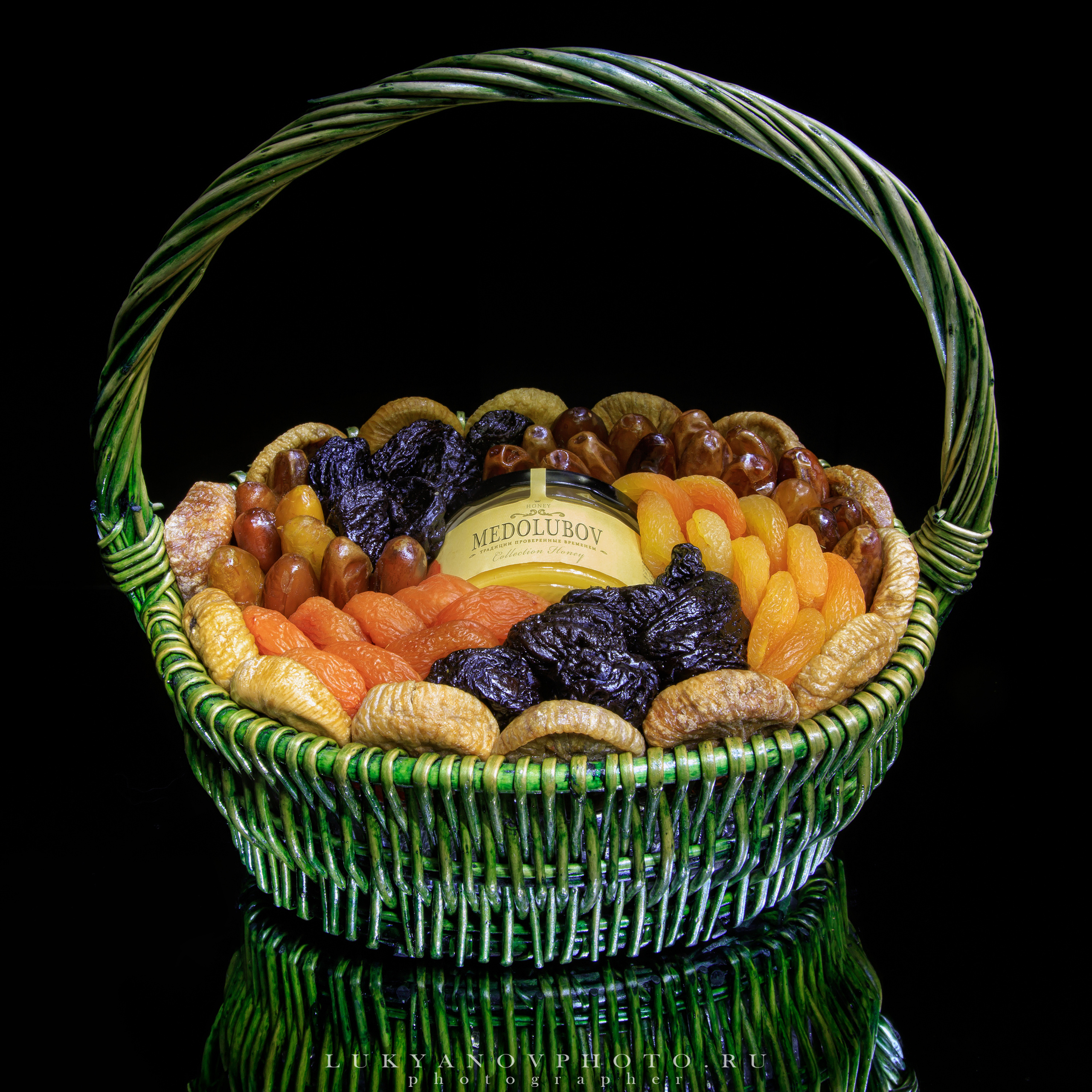 Фотограф - Лукьянов Виталий Тульская область г.Новомосковск
+79105549994
фотопроект Съедобный букет "Корзина с сухофруктами" от компании Дари вкусно
#lukyanovphoto #luky_photograph