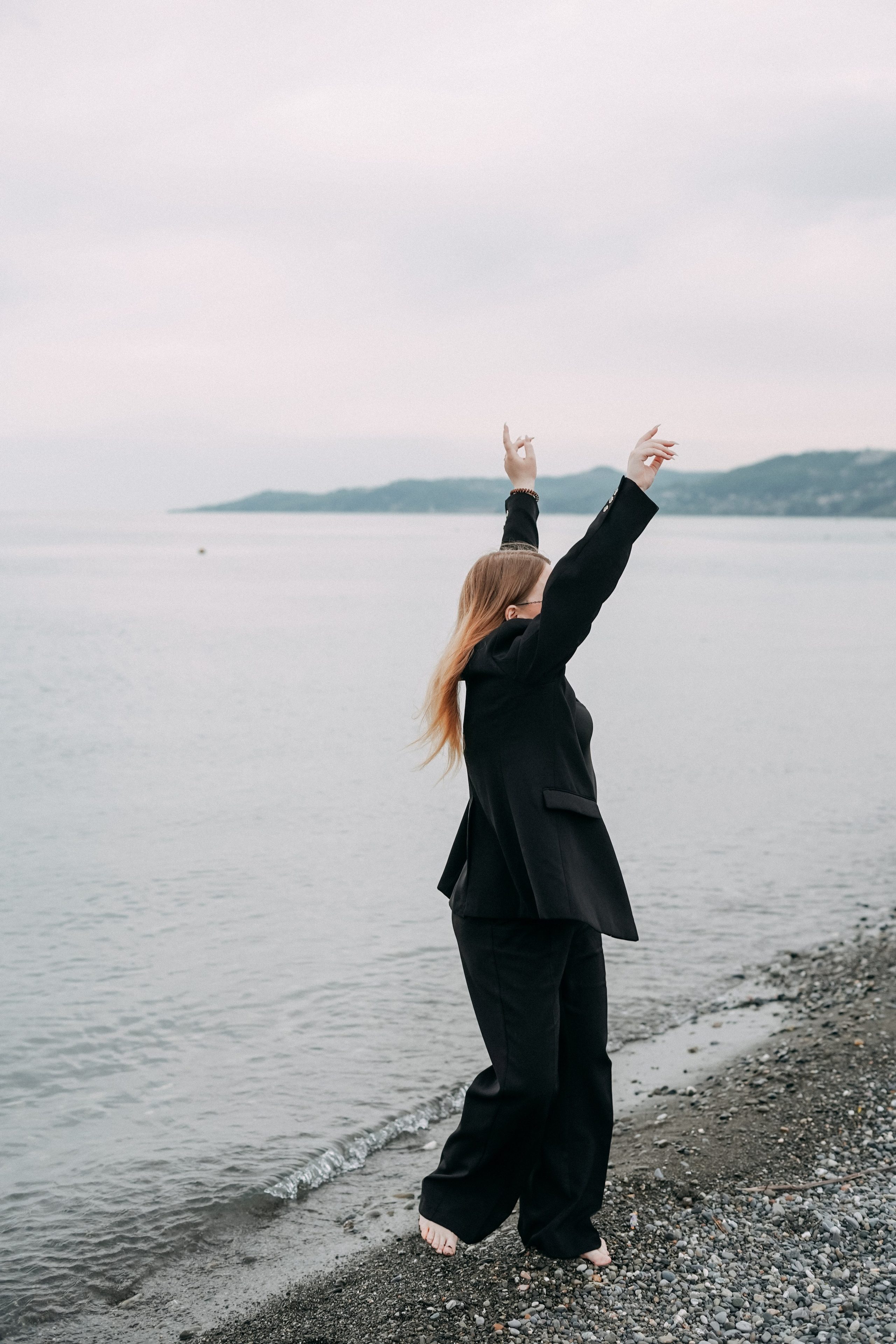 Даша и Артём на пляже Ривьера. Фотограф в Сочи и Абхазии | Фототуры | September Air