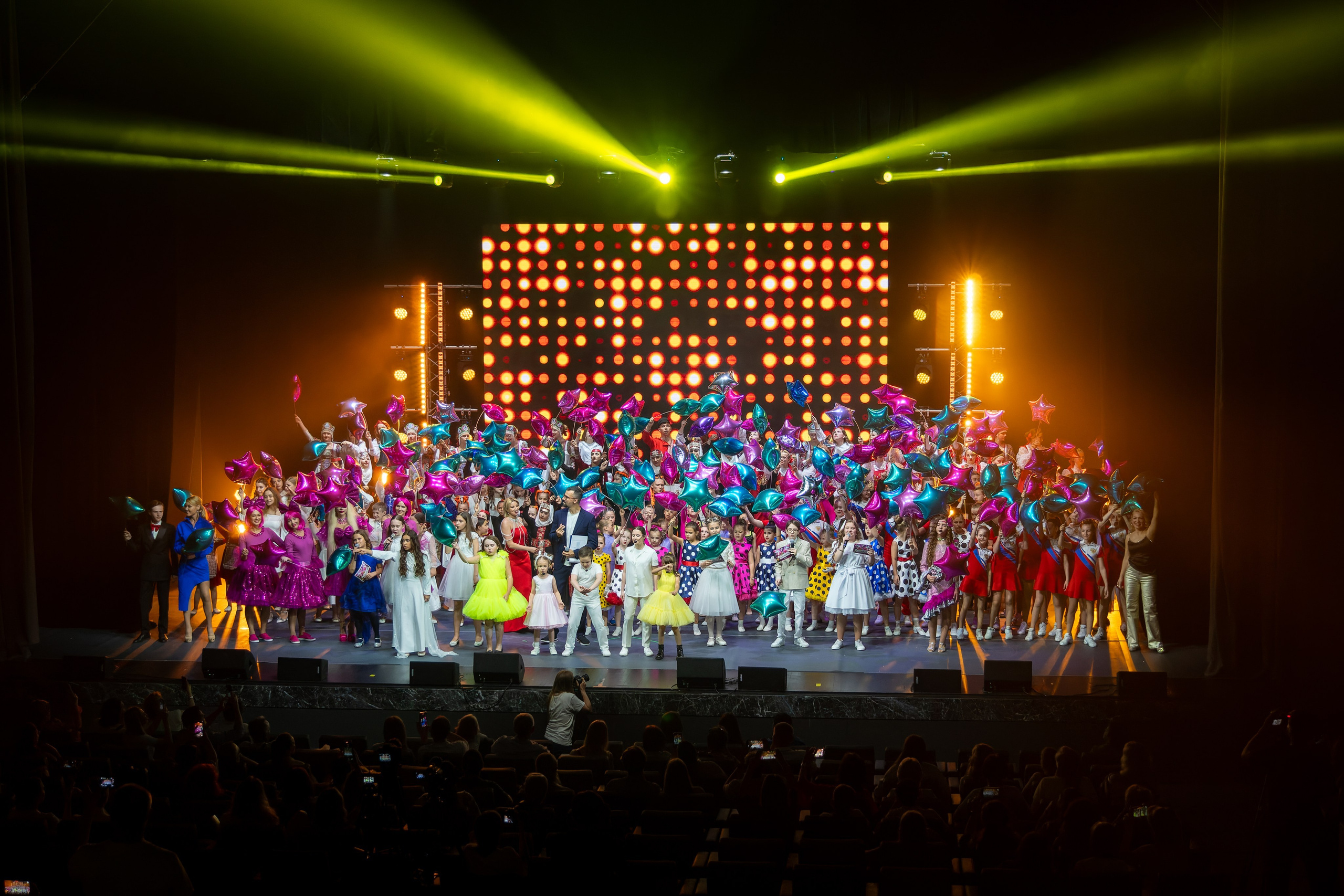 сцена окружной общественный центре имени Моссовета