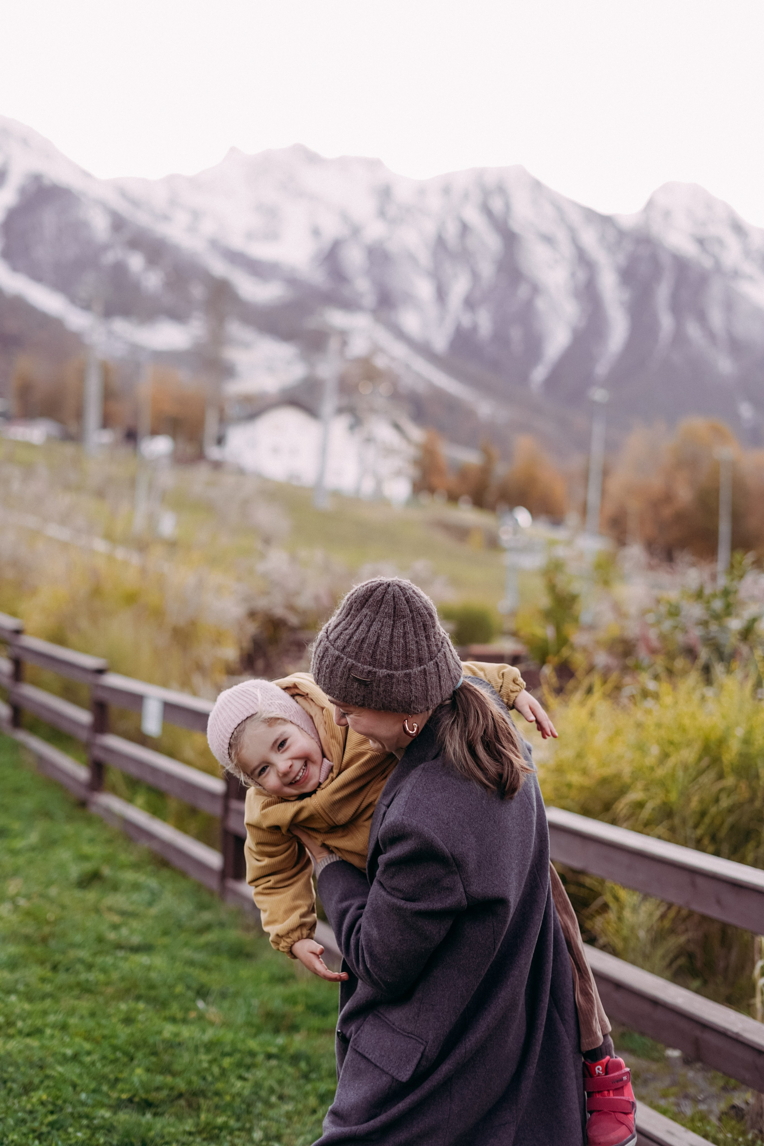 Алексей, Анна и Валентина в Горной Олимпийской деревне. Фотограф в Сочи и Абхазии | Фототуры | September Air
