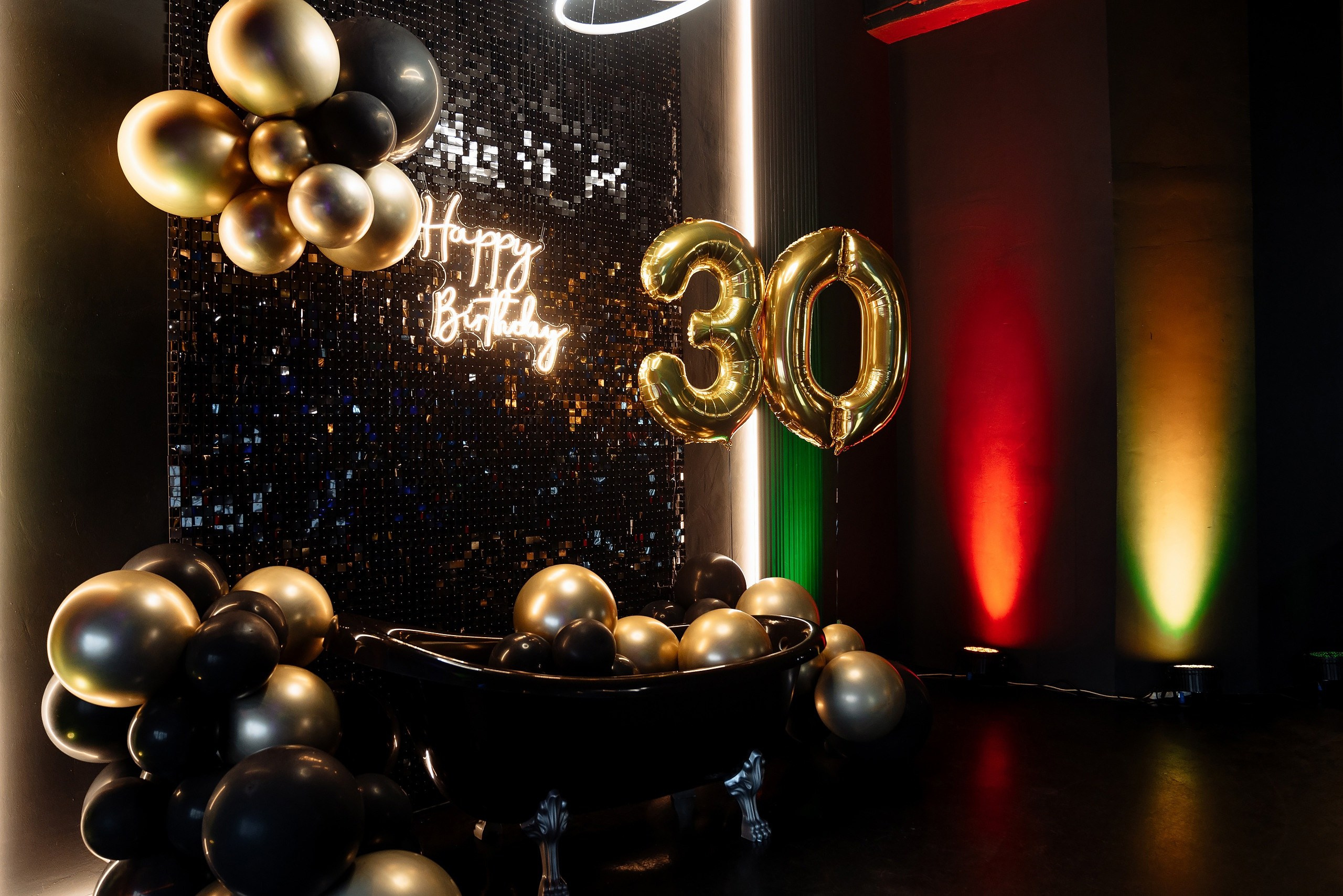 Mr. Black (лето). Аренда лофта в СПб для мероприятий