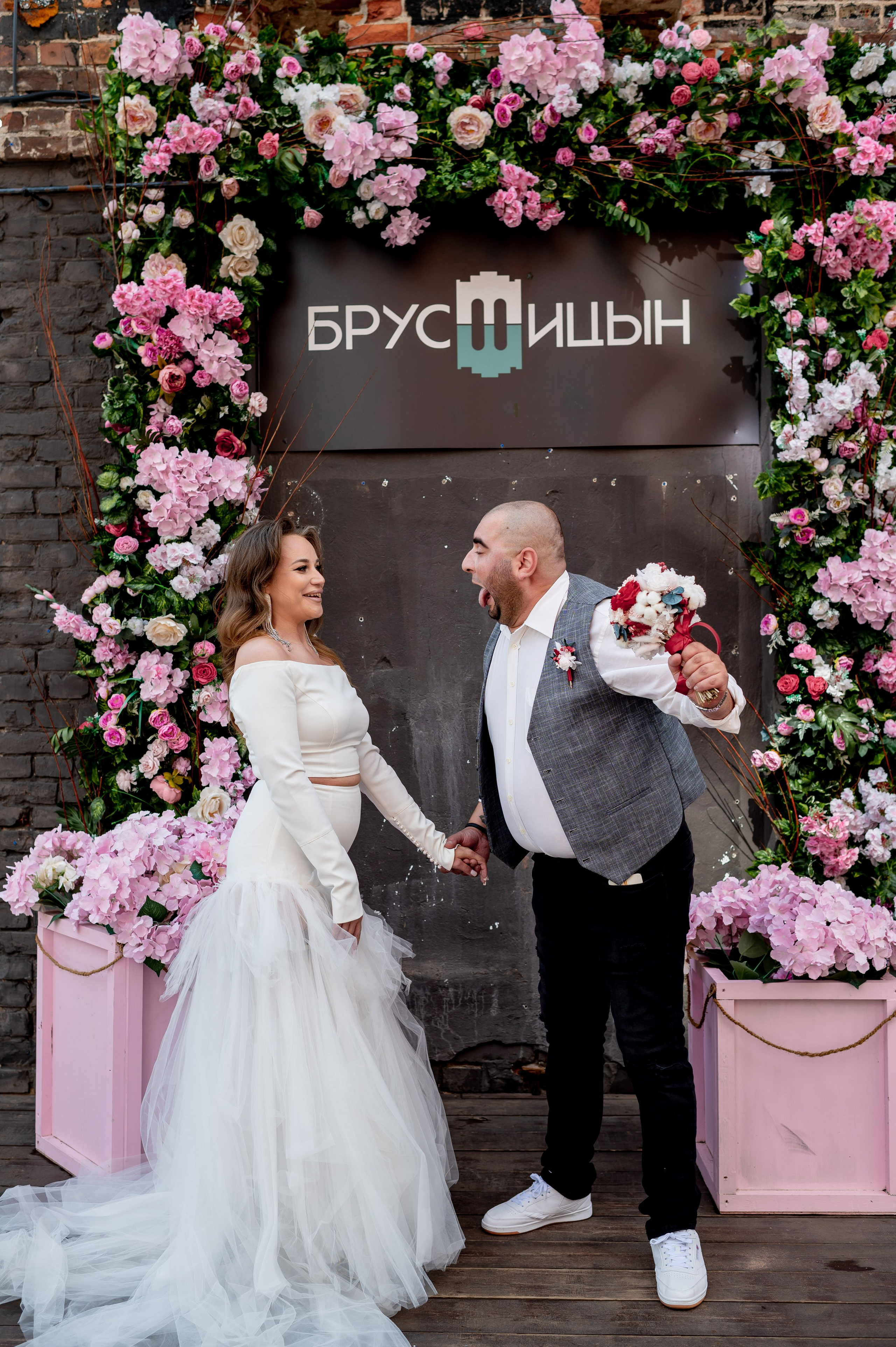 Экстравагантная свадебная фотосессия Светланы и Славы по нетрадиционным и оригинальным местам для свадебной прогулки в Санкт-Петербурге. Портретный, семейный и свадебный фотограф в Санкт-Петербурге и в Пушкине Ширяев Денис