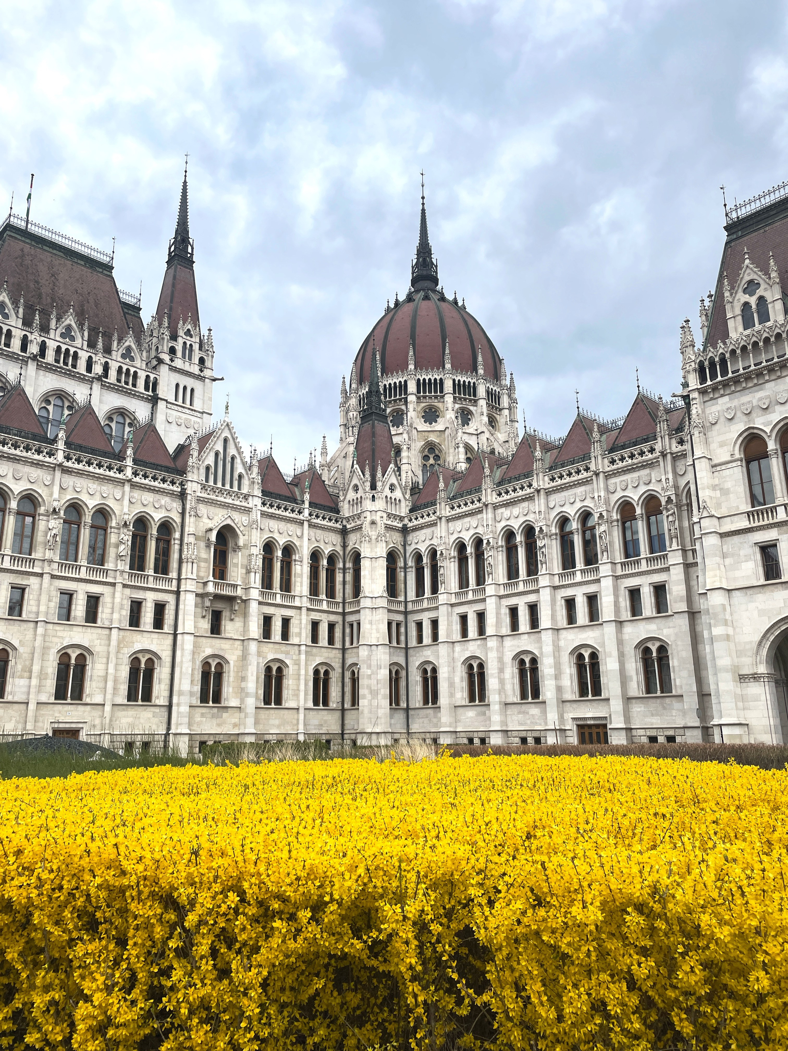 spring inda budapest