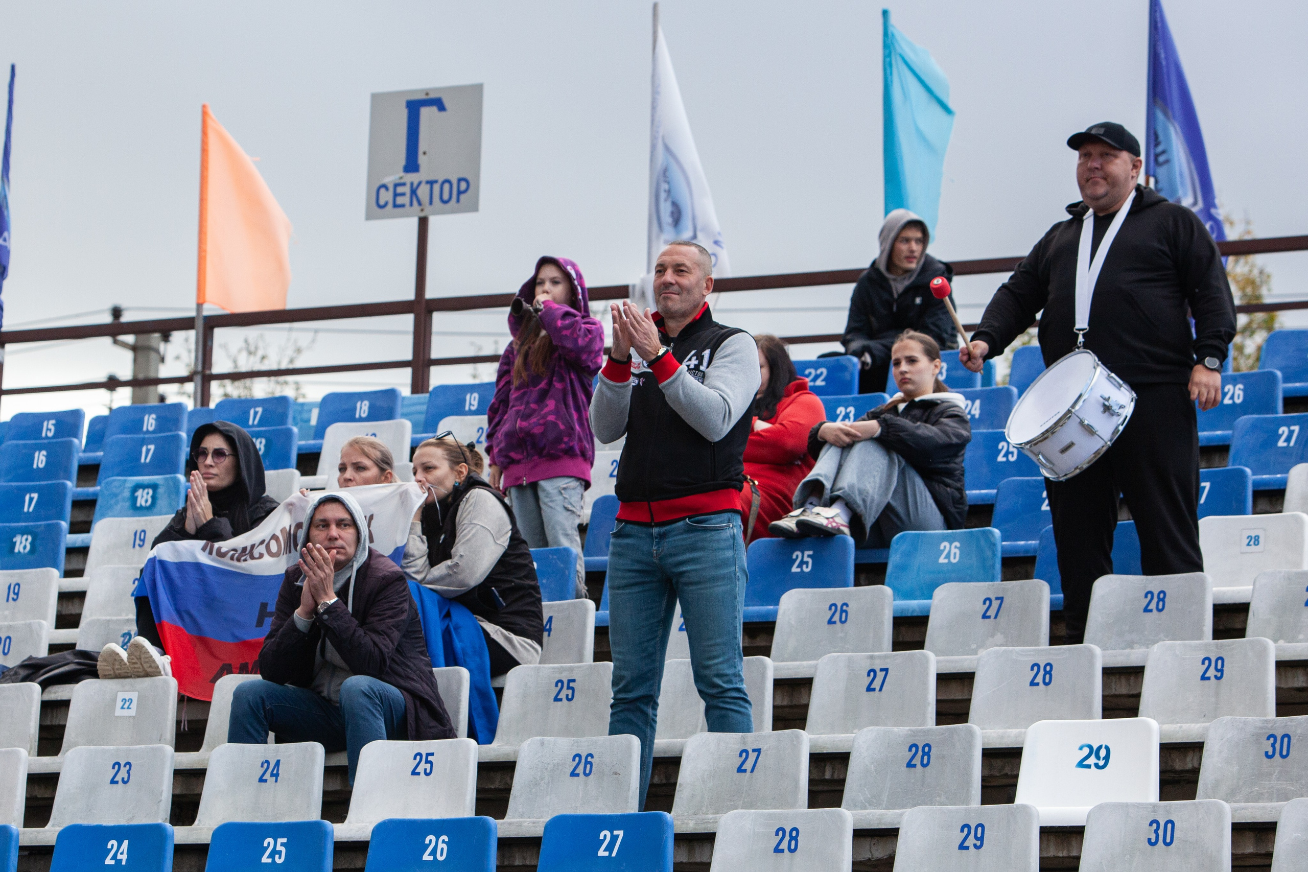 Матч юношеской футбольной лиги между командами СШ «Сахалин» и «СШОР № 1» (Комсомольск-на-Амуре). Кутузов Евгений Фотограф в Южно-Сахалинске
