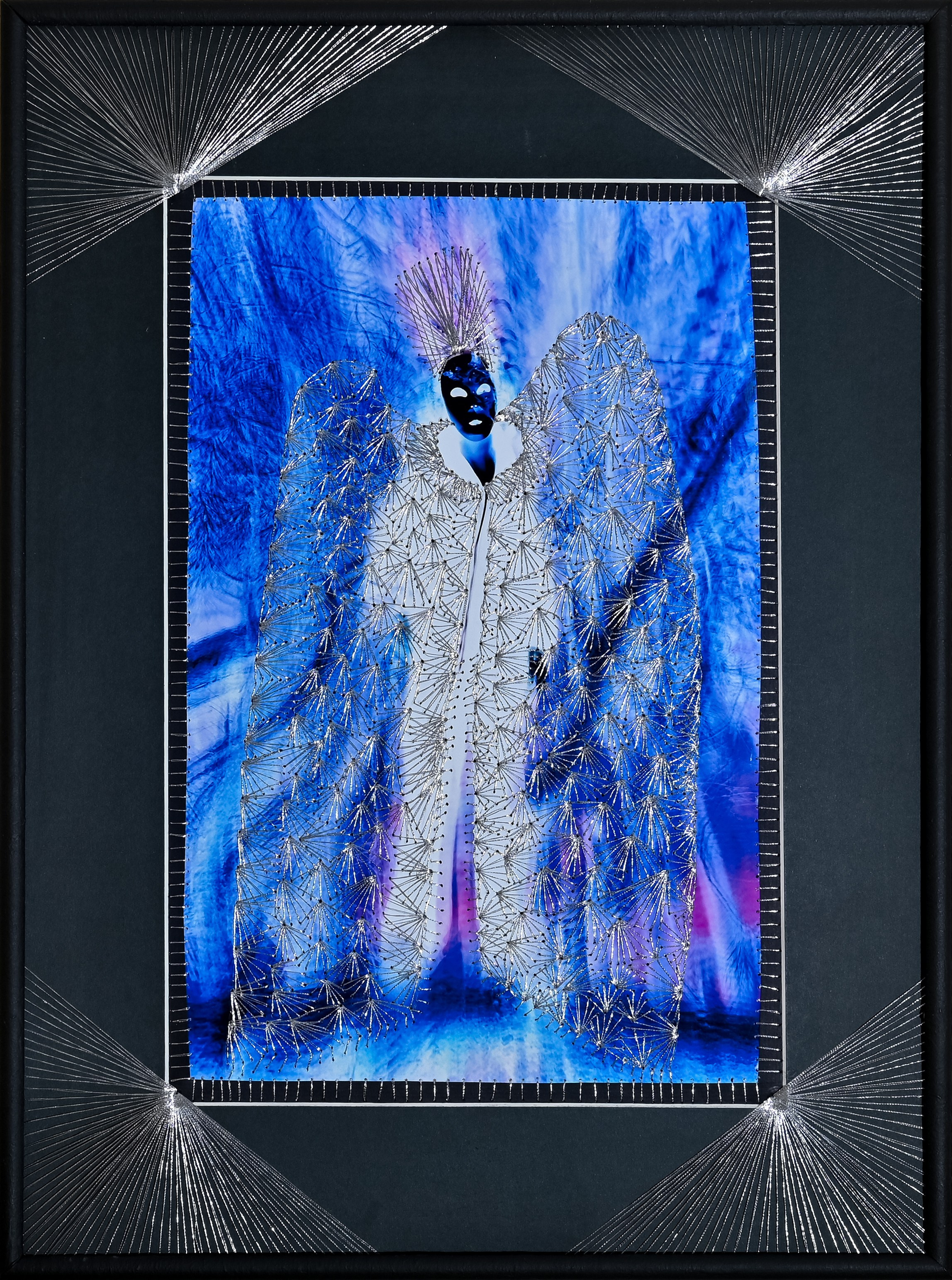 2023-2025. Грозовая птица - североамериканский образ огромных птиц, управляющих погодой. Порождают громы и молнии. Размер 30 см на 40 см. Вышивка по фотографии. Цена по запросу