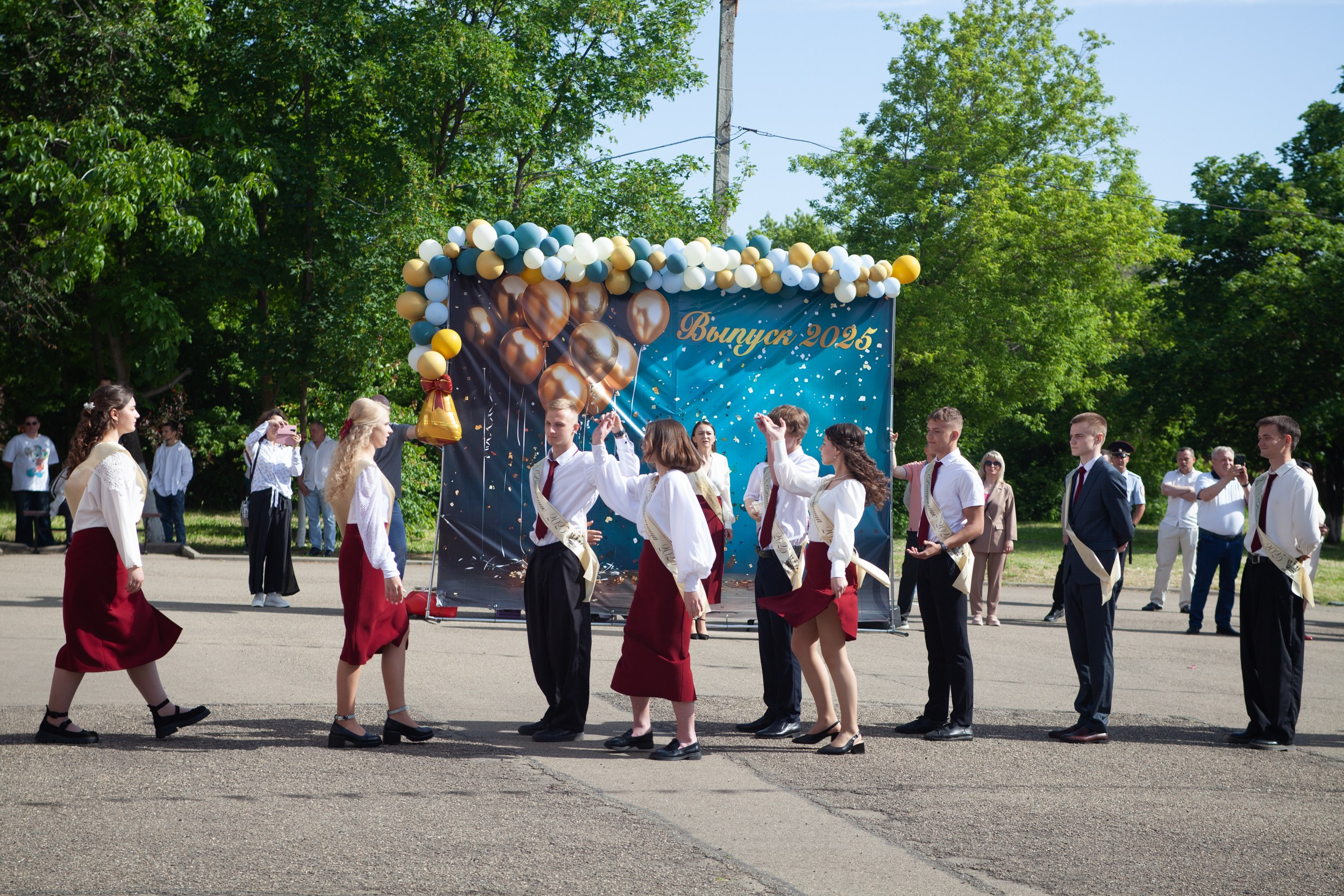 Последний звонок в Десяточке