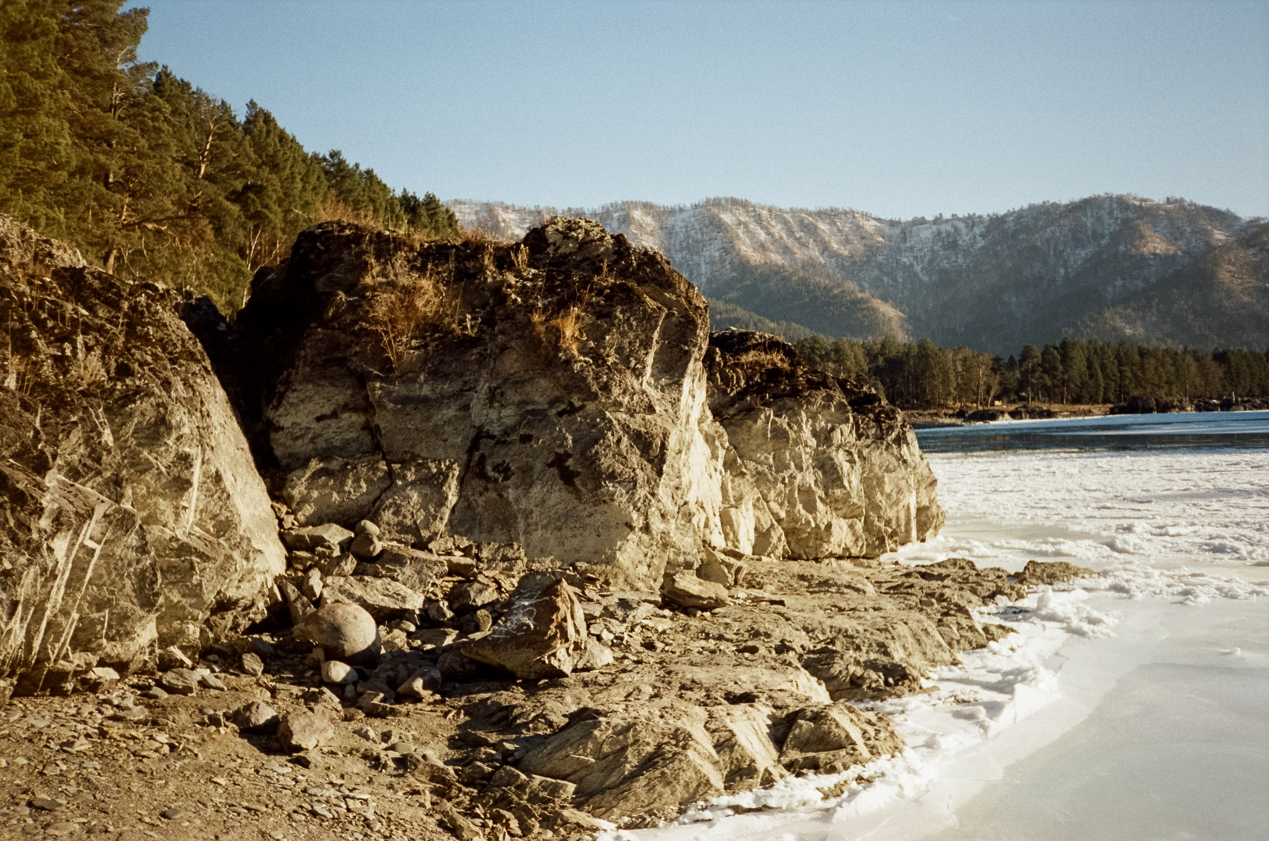 Подвесной мост Царская охота, базы Белые Скалы и Берель, Coffee Bus и. Фотограф-документалист Мария Осокина