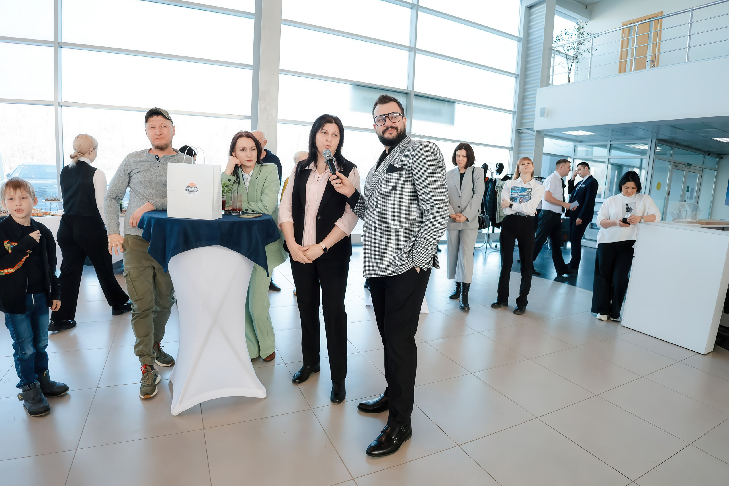 01.03 Автосалон-2000. Презентация нового ChanGan. Команда специалистов в мире фотографии и видео. Детский фотограф, семейный фотограф