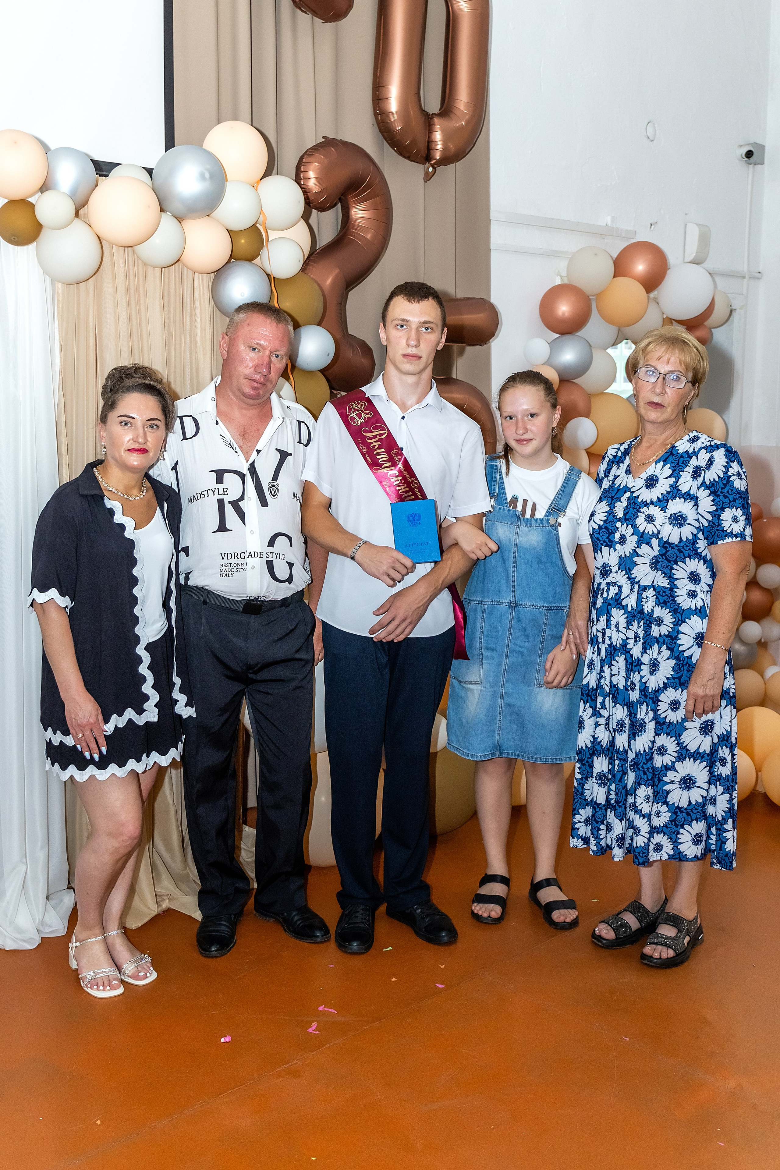 Выпускной. Школа 22, 11 класс. Стильный выпускной альбом Владивосток фотограф Вероника Мигачева