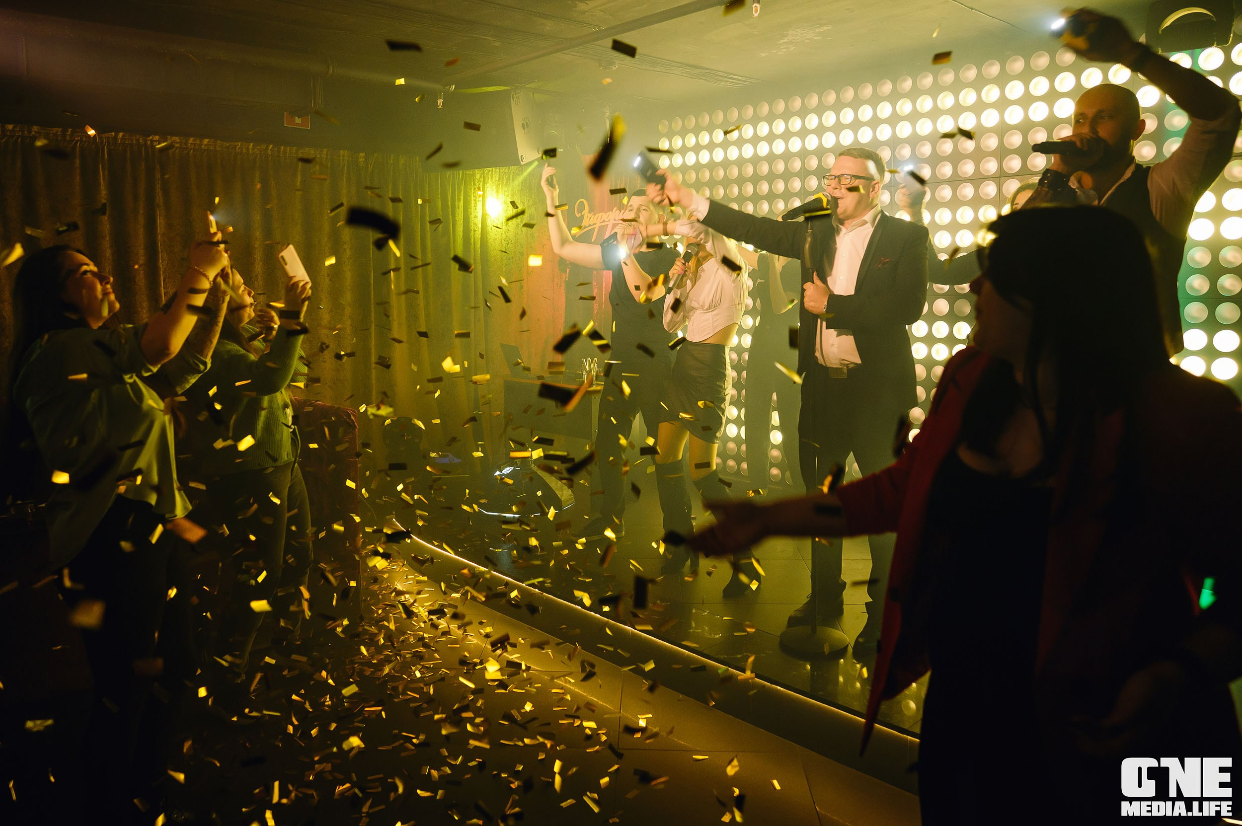 Фотоотчет из караоке-клуба Эйфория. One Media Life: фоторепортажи, фотоотчеты с мероприятий и заведений