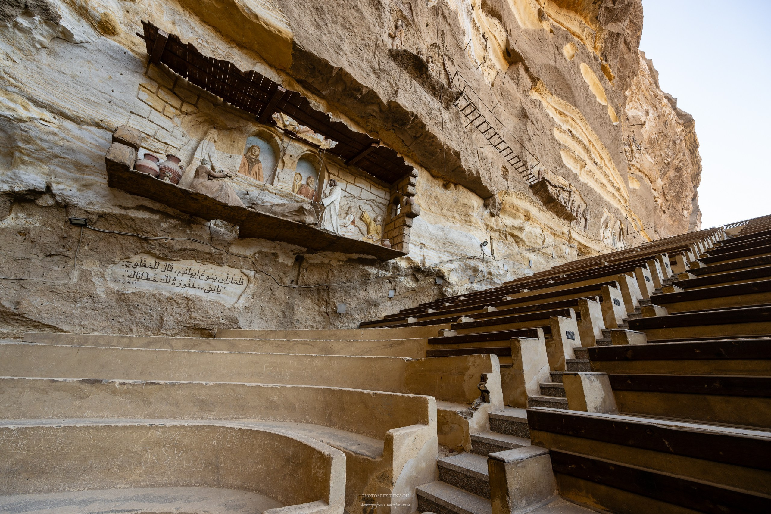 Пещерный монастырь и город мусорщиков. Авторские стильные фотокартины