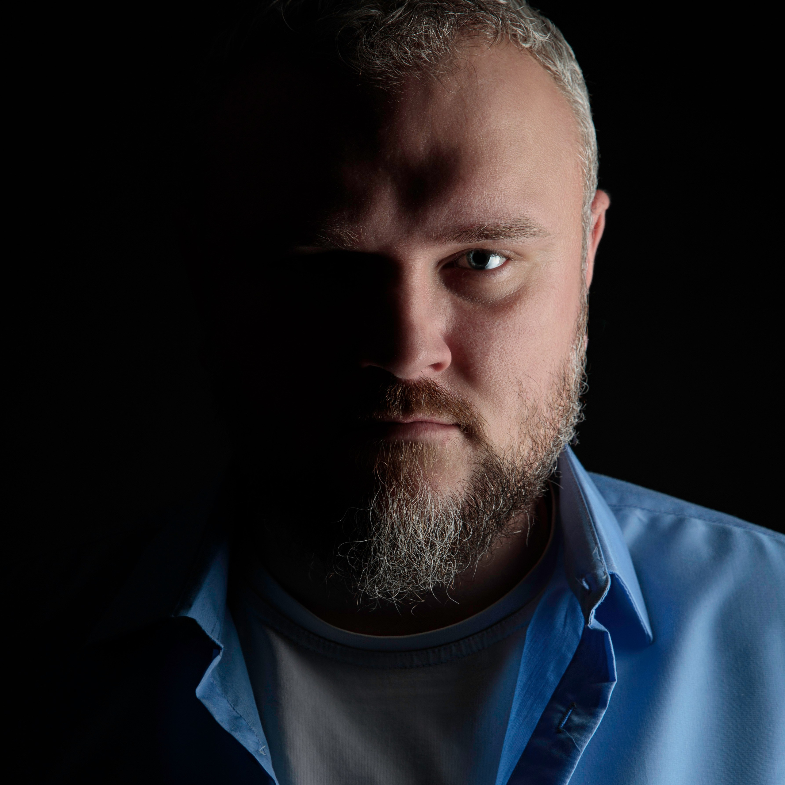 ФОТОГРАФ РАДОСТИ Фотосессия в студии СПб. Портретный фотограф — Юрий Торлопов