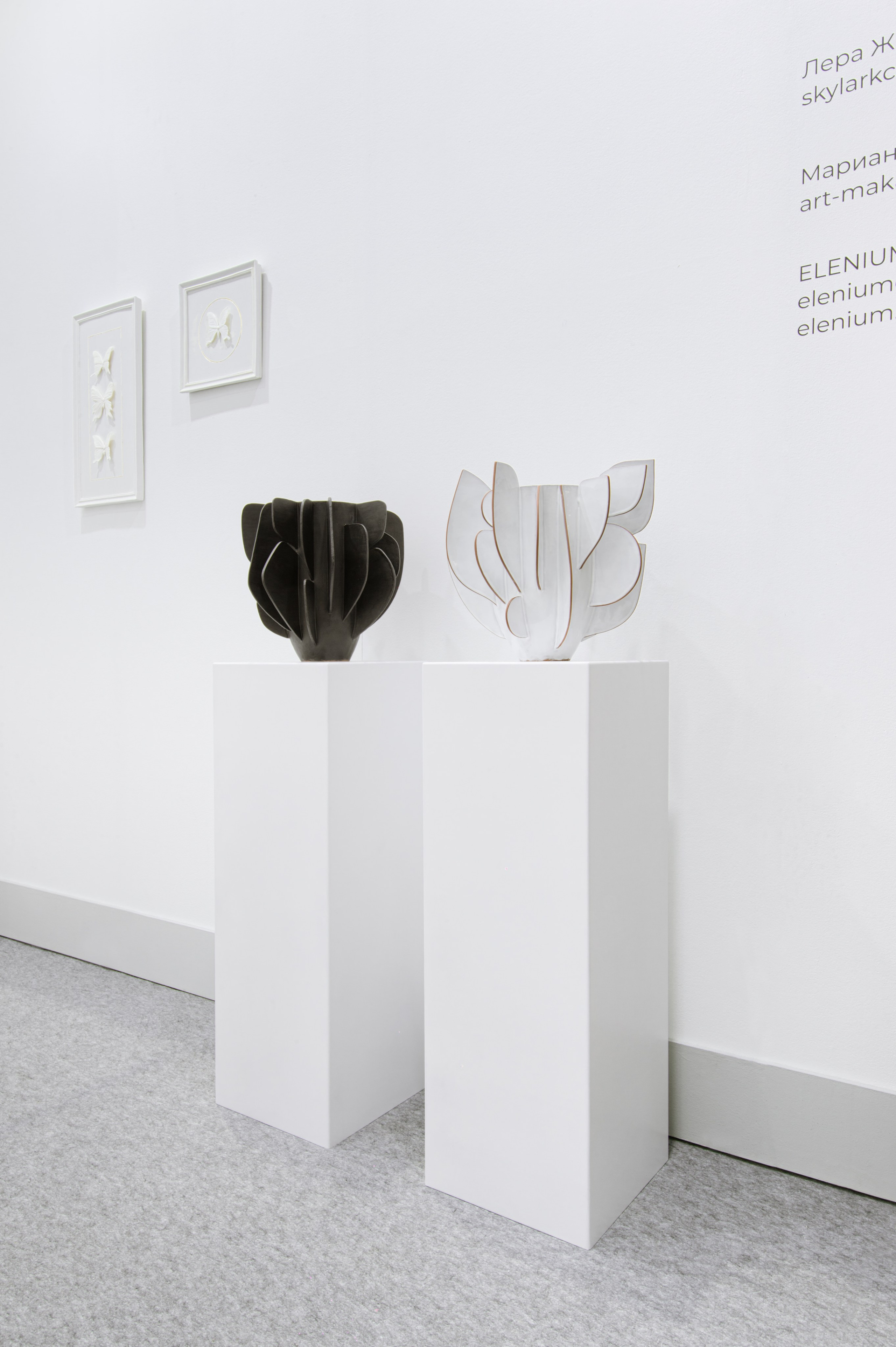 Ваза Крылья черная. Художественная и интерьерная керамика в Москве