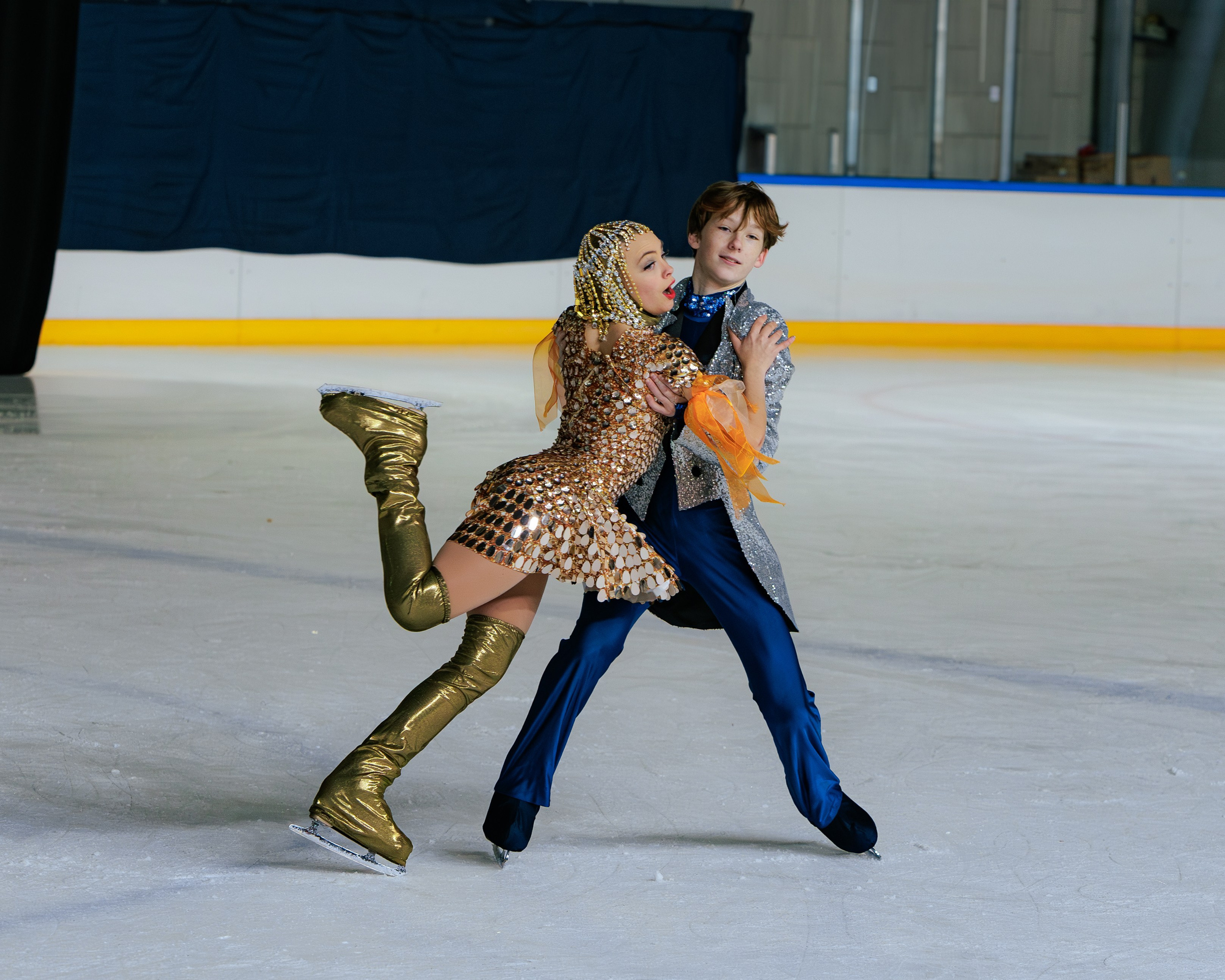 Детский театр на льду «АЛЕКО». Выпускные альбомы и школьный фотограф в Подольске, Троицке, Щербинке, Москве и Московской области