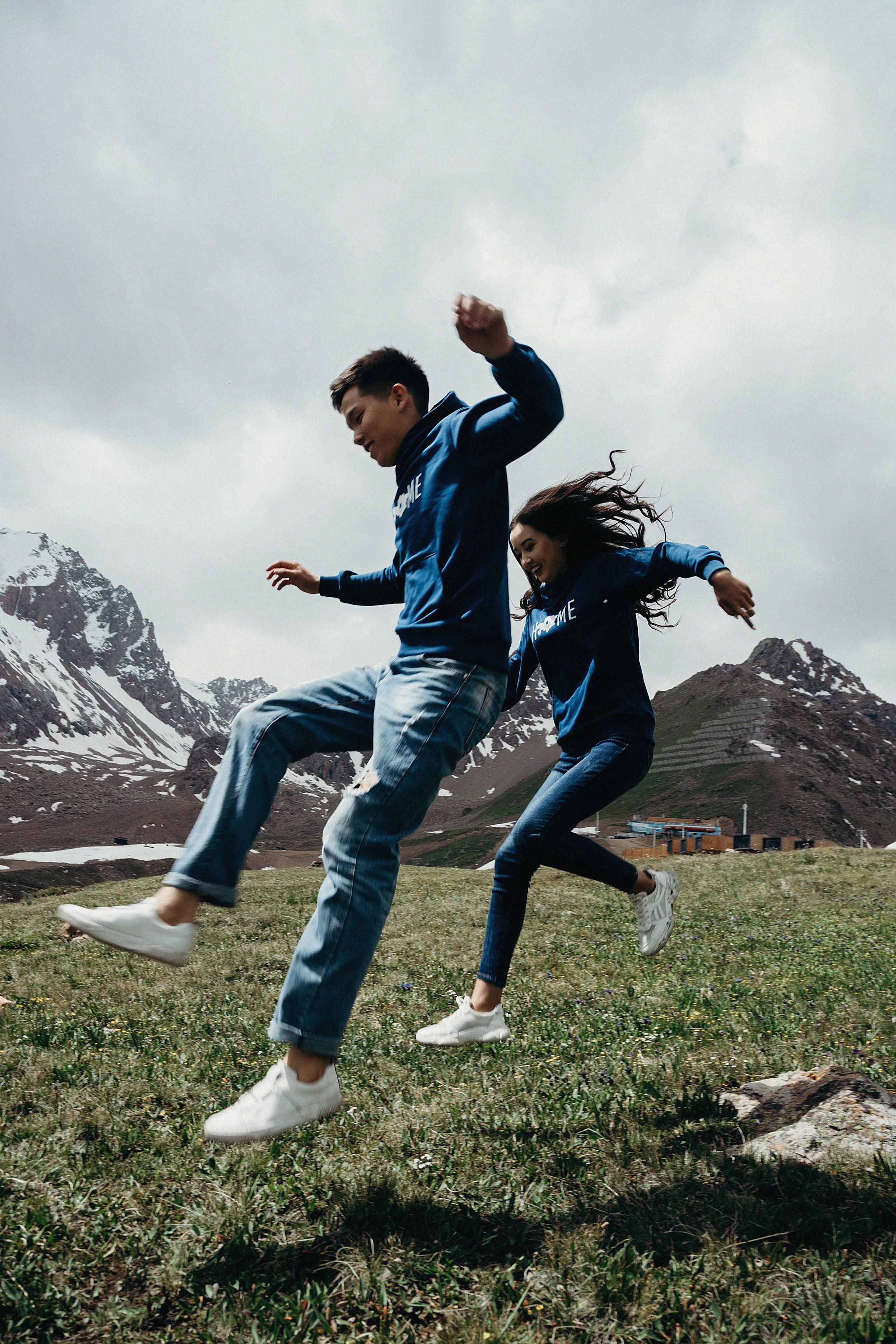 Фотосессия на Чимбулаке для брэнда Home. Свадебный, семейный и портретный фотограф в Алматы, Костанай