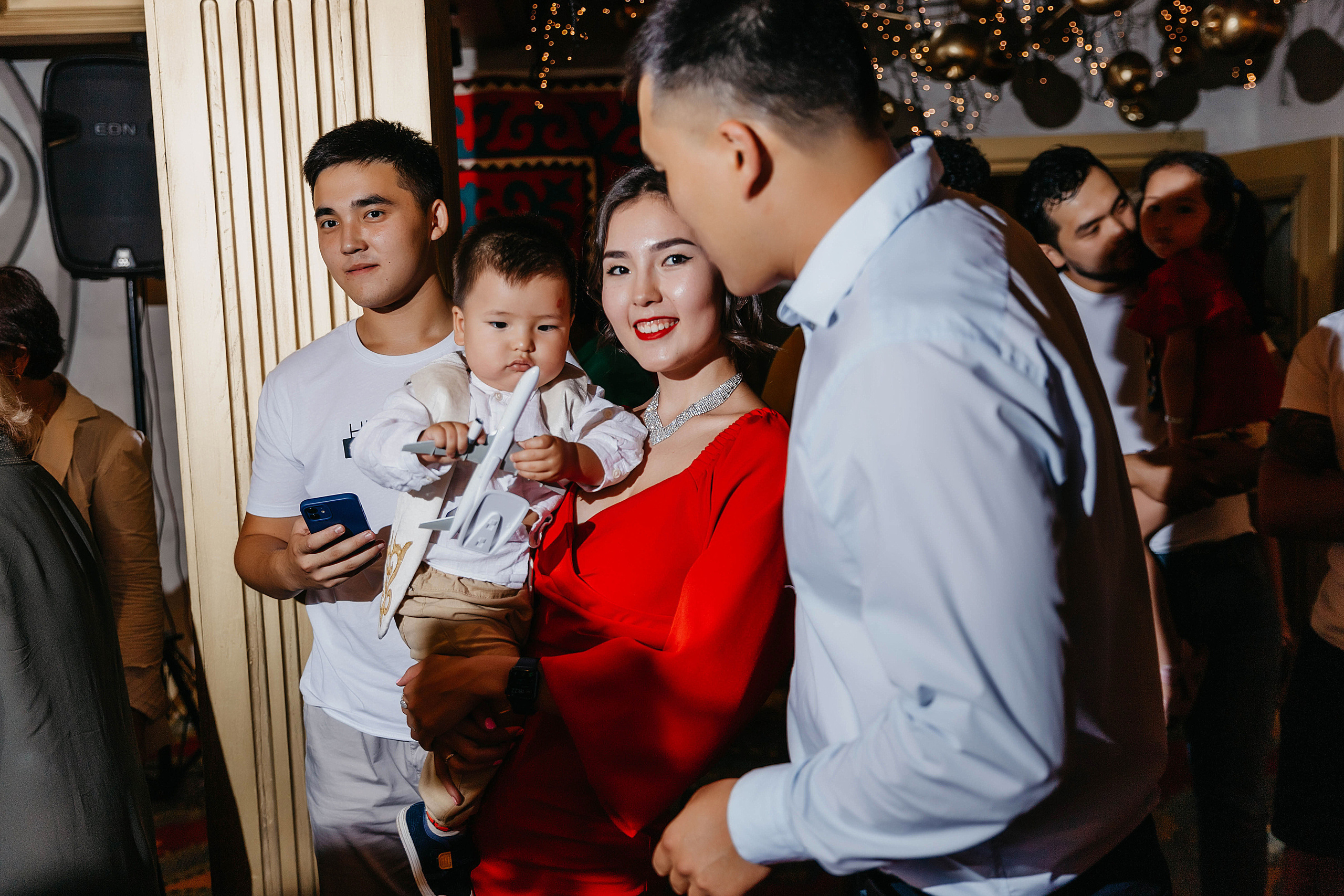 1 Годик Арслана в ресторане Qaimaq. Свадебный, семейный и портретный фотограф в Алматы, Костанай